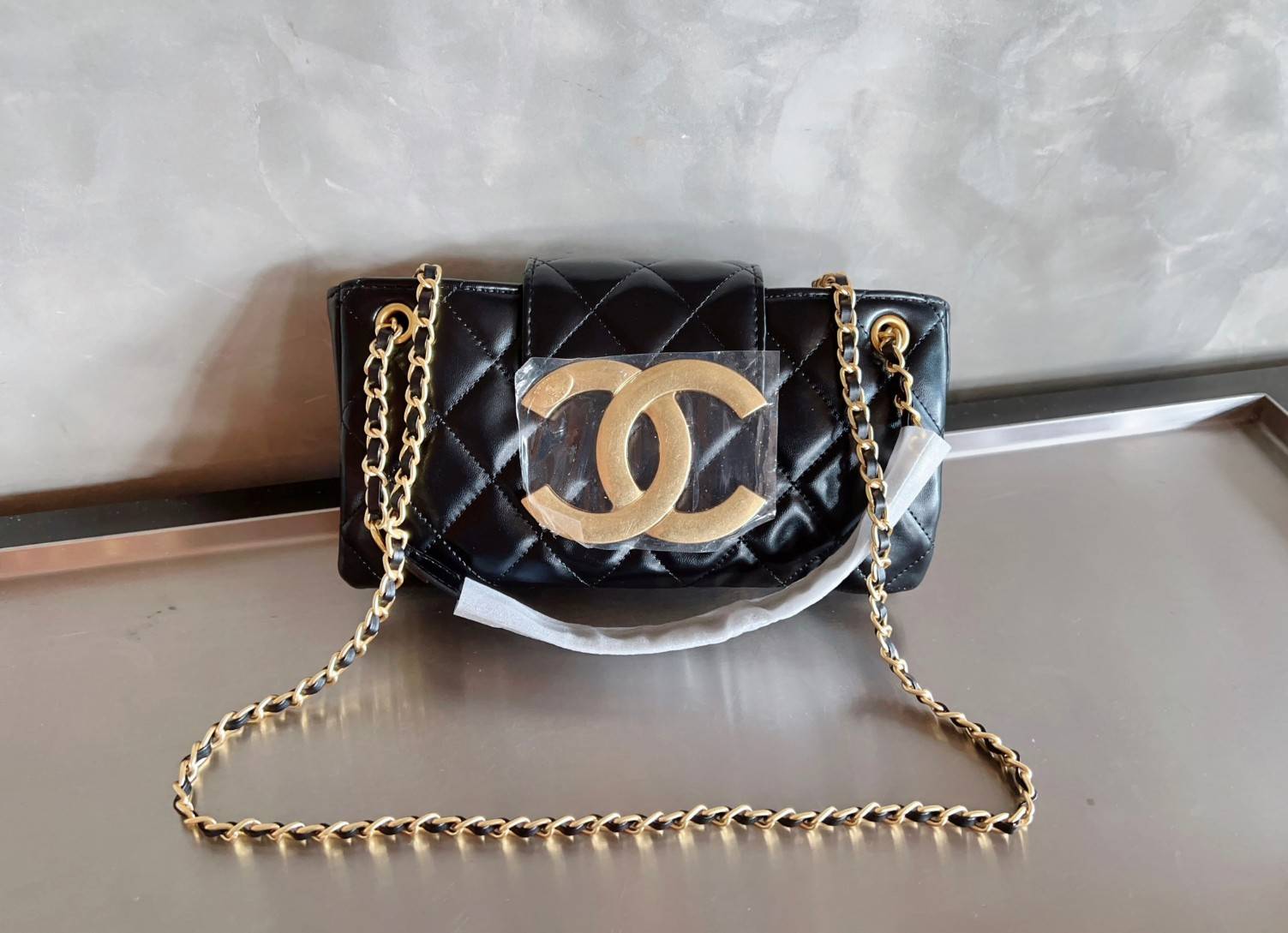 Chanel 24C bag / CHANEL WITH CHAIN / CHANEL Casual Style กระเป๋าสะพายหนังนิ่มลื่นเงาสวย
