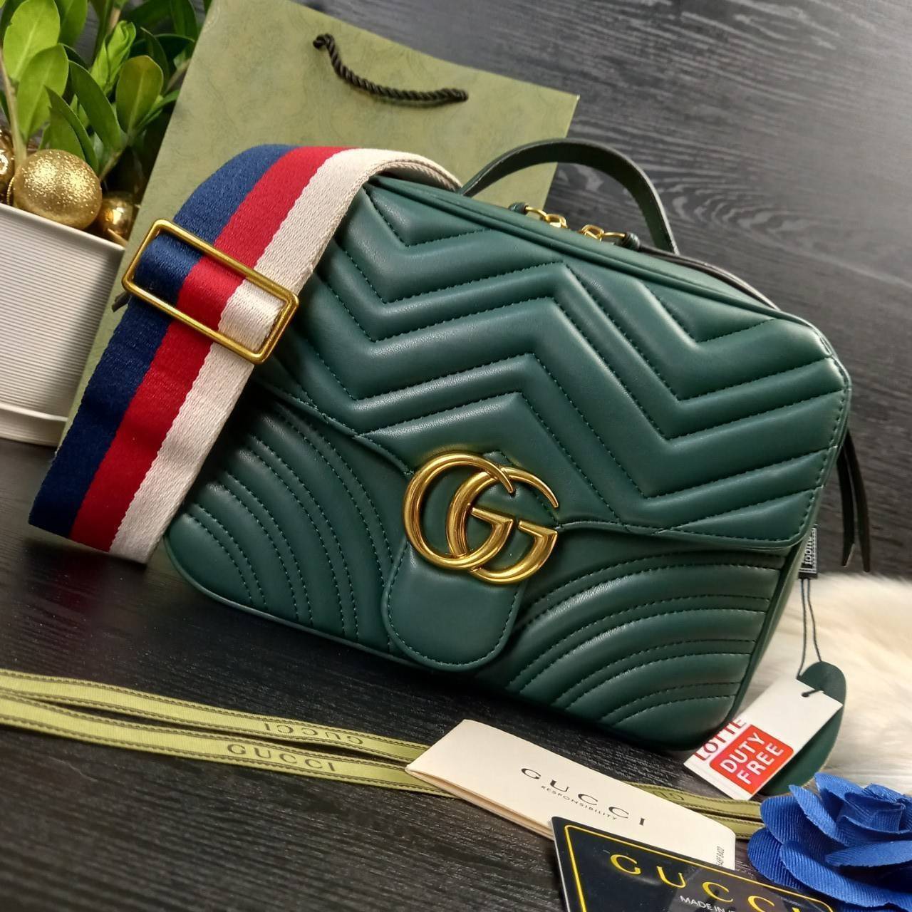 VIP GUCCI GG MARMONT TOP HANDLE SHOULDER BAG / BOLSA GG MATELASSE กระเป๋าถือ กระเป๋าสะพาย คอลเลคชั่นสุดหรู มาพร้อมสายสปอร์ตสะพายยาว สามารถปรับระดับได้ ถอดได้ เป็นอีกรุ่นที่โดดเด่นมากๆ การใช้งานคล้องตัวสุดๆ โดดเด่นด้วยโลโก้ GG ขนาดใหญ่เป็นเอกลักษณ์