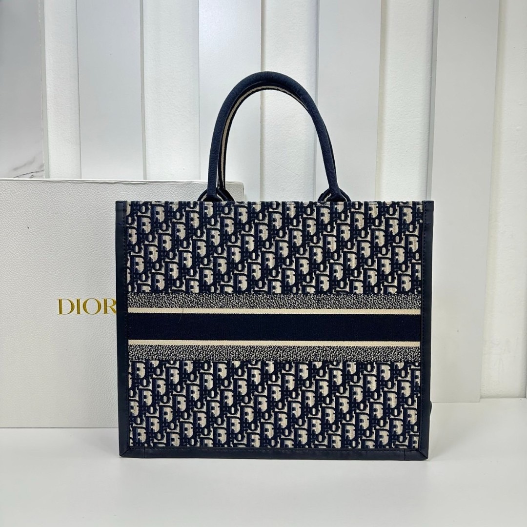 พร้อมส่ง 3 ไซส์ DIOR Large Dior Book Tote Blue Dior Oblique Embroidery กระเป๋าทรงโท้ท เกรดออริ สลับแท้ 1:1 ใช้ต่างประเทศได้