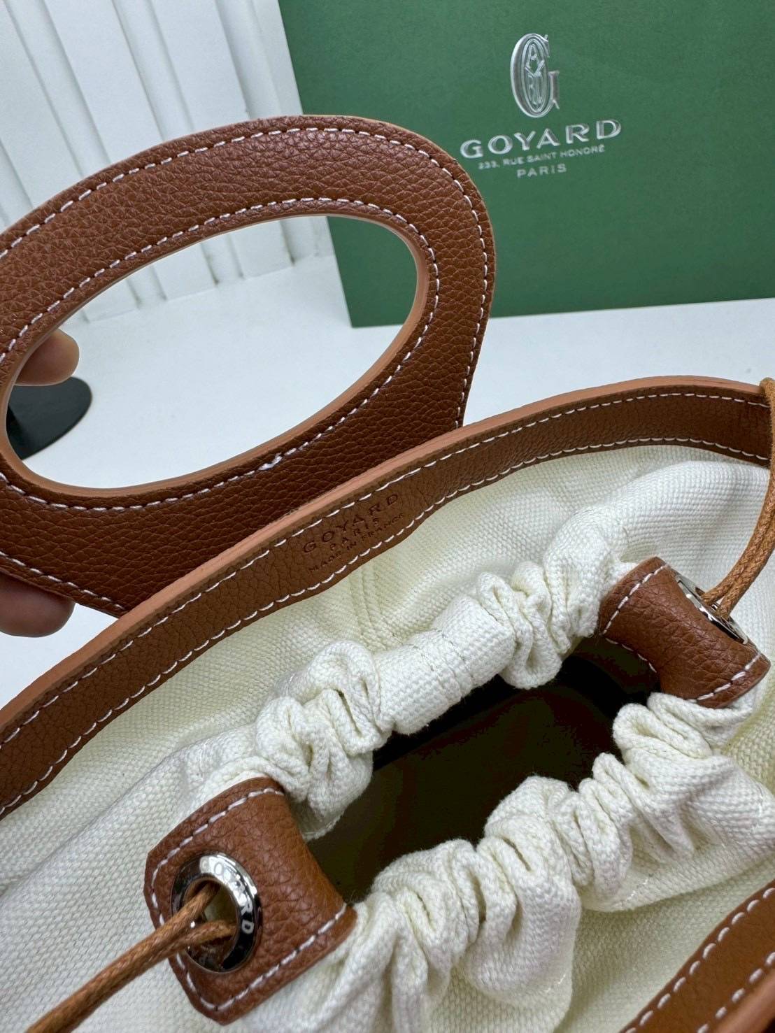 ORI หนังแท้ | Goyard Beluga Mini Bag กระเป๋าสะพายทรงบัคเก็ต พร้อมหูจับในตัว สะดวกใช้งาน ด้านในเป็นผ้าดีไซน์ผูก เพิ่มความน่ารักน่าใช้ สวยมากค่ะ