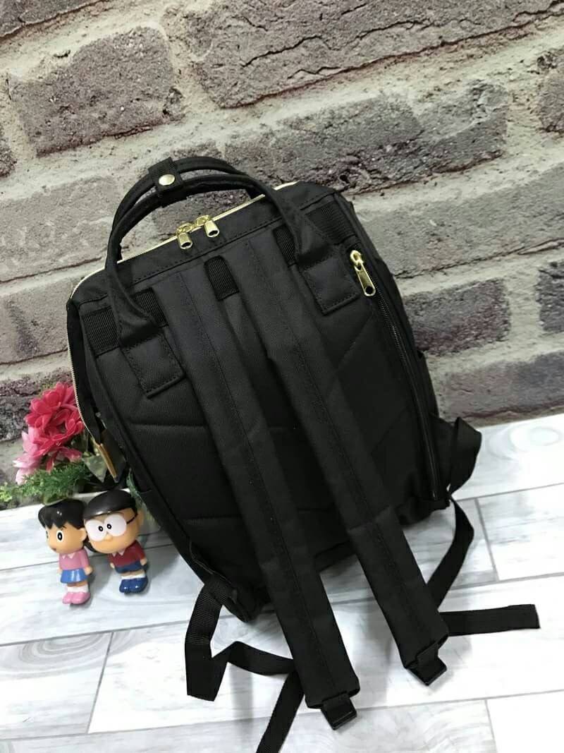 Anello x Walt Disney Mickey & Friends Limited Edition Japan Backpack เป็นการร่วมงานของ anello และวอล์ทดิสนีย์ ที่มาวาดลวดลายลงบนกระเป๋าเป็นตัวละครดิสนีย์ที่มีสีสันน่ารักสดใส วัสดุ canvas คงแบบฉบับที่ปากกระเป๋ามีโครง อีกหนึ่งคอลเลคชั่นที่ควรต้องมีไว้ครอบคร