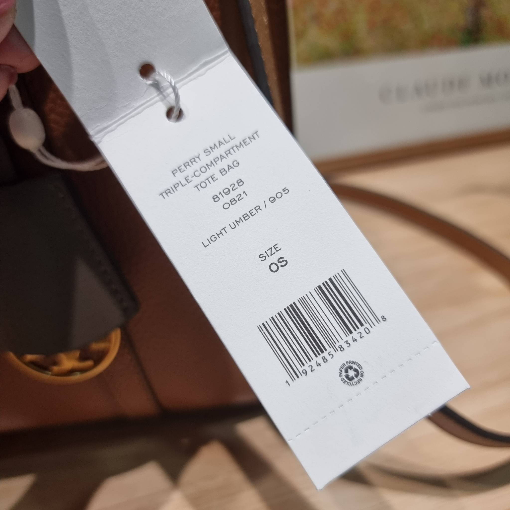 TORY BURCH PERRY SMALL TRIPLE COMPARTMENT TOTE BAG กระเป๋าโท้ทขนาดเล็ก รุ่นขายดี ทรงสวย ดีไซน์ออกมาให้ใช้งานได้ทุกลุค ทุกโอกาส