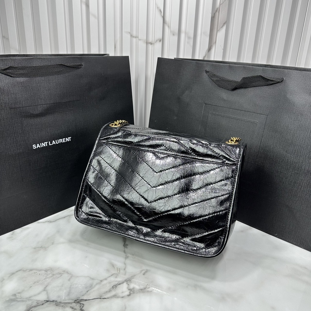 medium YSL Niki shoulder bag 11" กระเป๋าสะพายทรงคลาสสิค รุ่นยอดนิยมของแบรนด์ที่ใครๆก็ต้องมีใช้ ดีไซน์เรียบหรู