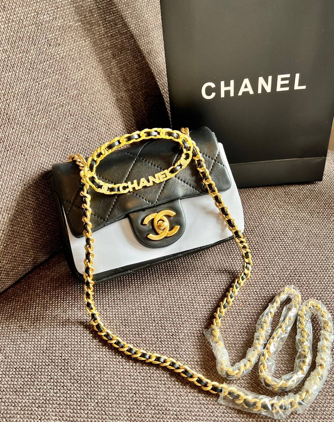 Chanel Mini Flap Bag with Top Handle 6.5" /CHANEL CHAIN SHOULDER BAG จัดไซด์เล็กมาให้ด้วย เพราะแต่ละคนชอบไม่เหมือนกัน😘 หนังสวย เรียบ สัมผัสนุ่มมือ น่าใช้มากๆ