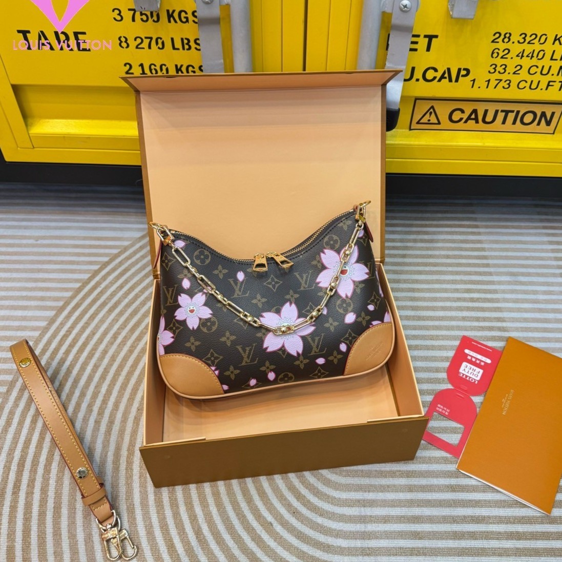 LV x TM Boulogne PM Cherry Blossom bag กระเป๋าสะพาย ดีไซน์คลาสสิครุ่นสุดปัง ปรับลุคให้มีชีวิตชีวาด้วยลายดอกไม้ซากุระเชอรี่บลอสซั่ม คอลใหม่สุดเอ็กซ์คลูซีฟ