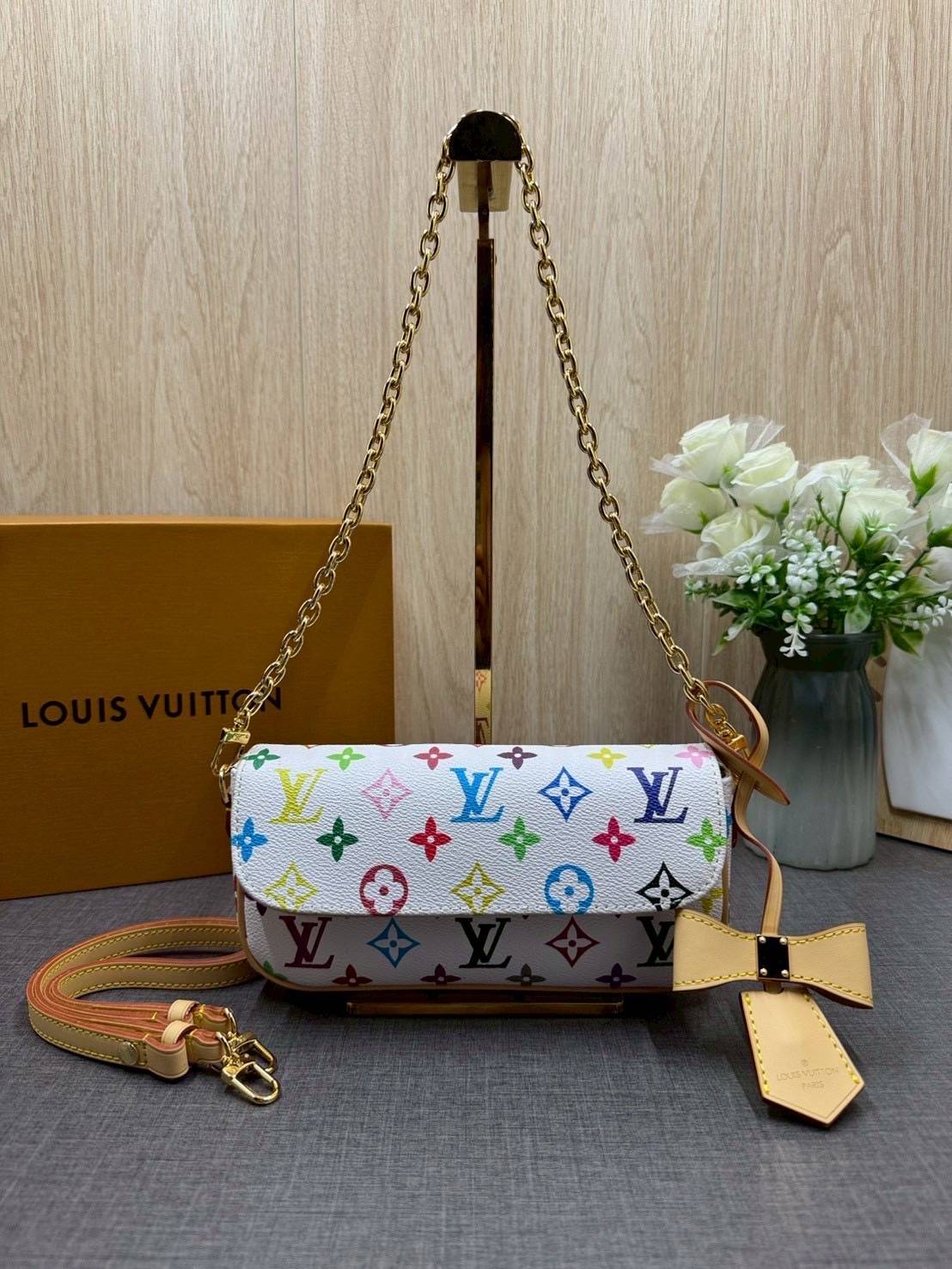 ORI หนังแท้ | LV Ivy chain wallet Bag กระเป๋าสะพายใบเล็ก ดีไซน์กระเป๋าสตางค์โซ่ โดดเด่นด้วยลาย Monogram Reverse Canvas เอกลักษณ์ของ Maison มอบลุคใหม่สดใส