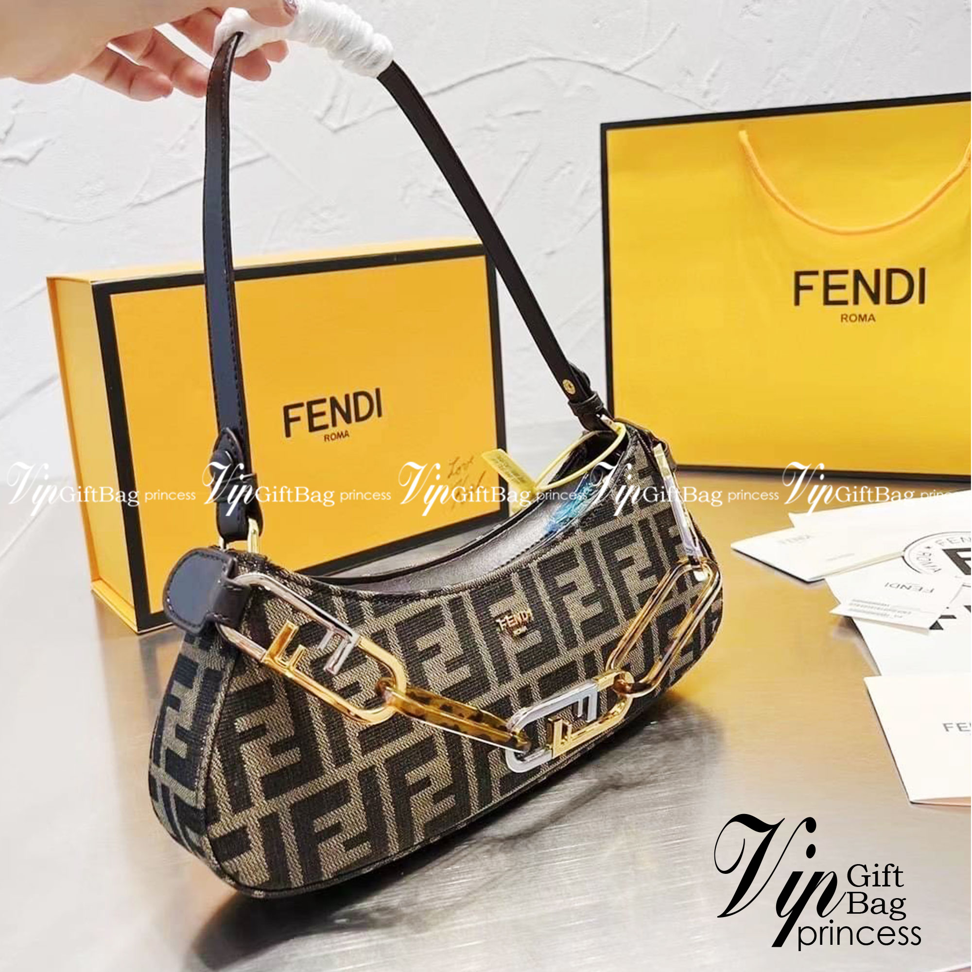 Fendi O'Lock Swing tapestry fabric pouch / Fendi Shoulder Bag กระเป๋าสพายไหล่เฟนดิ พร้อมสายสะพาย 2 เส้น สวยหรู ภาพถ่ายจากงานขายจริง ใช้งานต่างประเทศได้