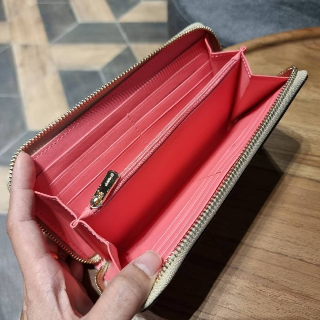 COACH ACCORDION ZIP WALLET IN SIGNATURE CANVAS WITH PRAIRIE ROSE / JUMBO FLORAL / CAMO ROSE FLORAL / MEDLEY BOUQUET PRINT ((F31572/F39189/F26290/F2859)) สวยคลาสสิคไม่มีใครเกิน!! กระเป๋าสตางค์ใบยาว ลวดลายสวย สีสันโดดเด่น วัสดุหนังแคนวาสเคลือบ เปิด-ปิดด้วยซ