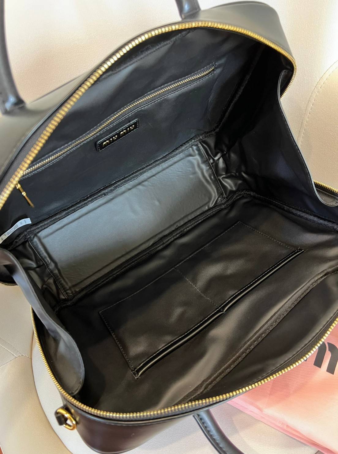 MIUMIU Leather top-handle bag / MIUMIU Boston Bag กระเป๋าถือสะพาย เกรดออริ 1:1 ใช้งานต่างประเทศได้