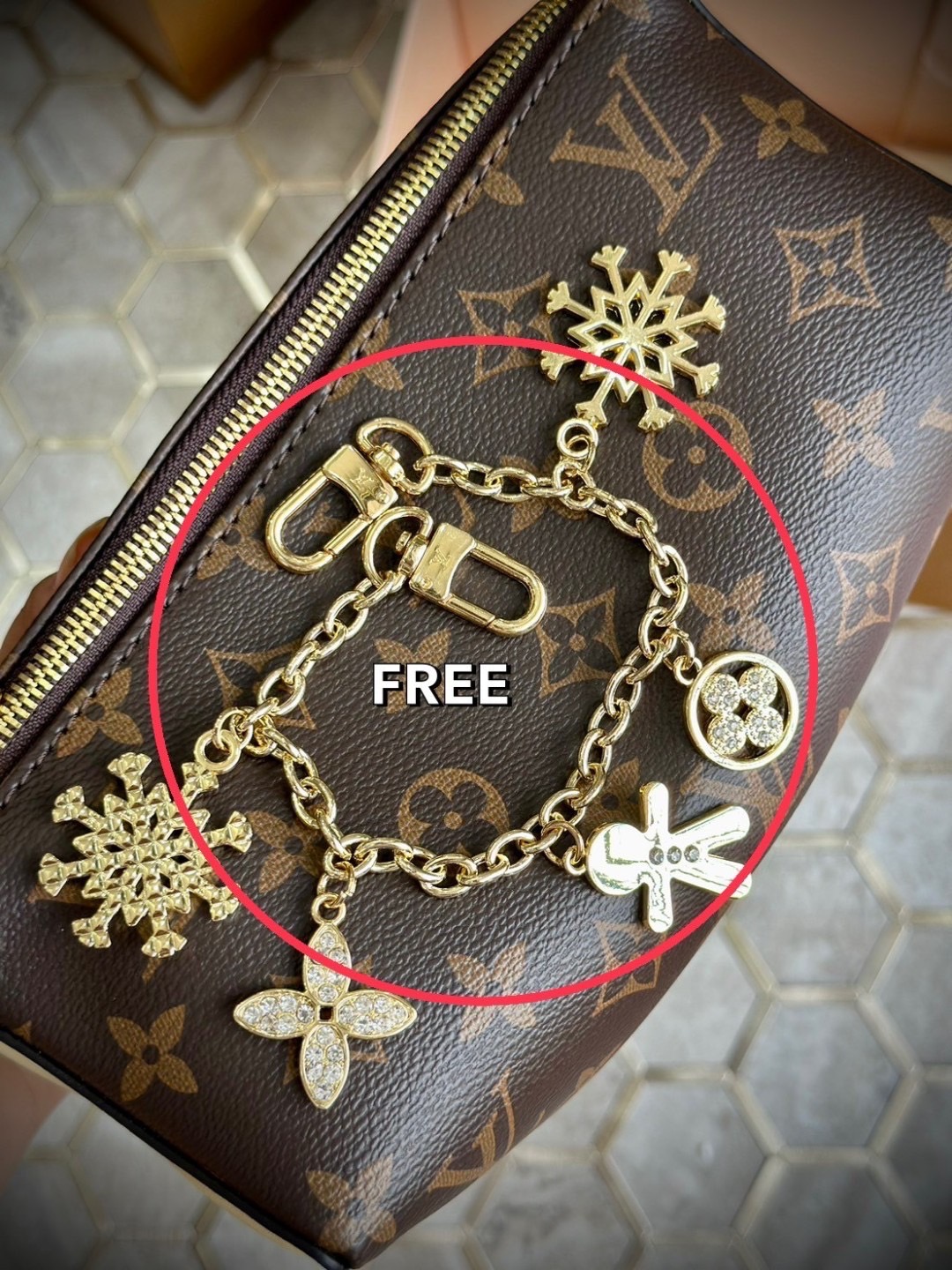 พร้อมส่ง 3 สี LV Bloom Pouch Monogram Flower coated canvas / Rose Jasmine / Banana / Denim กระเป๋าสะพายรุ่นใหม่ โดดเด่นด้วยรูปทรงทันสมัย Monogram Flower