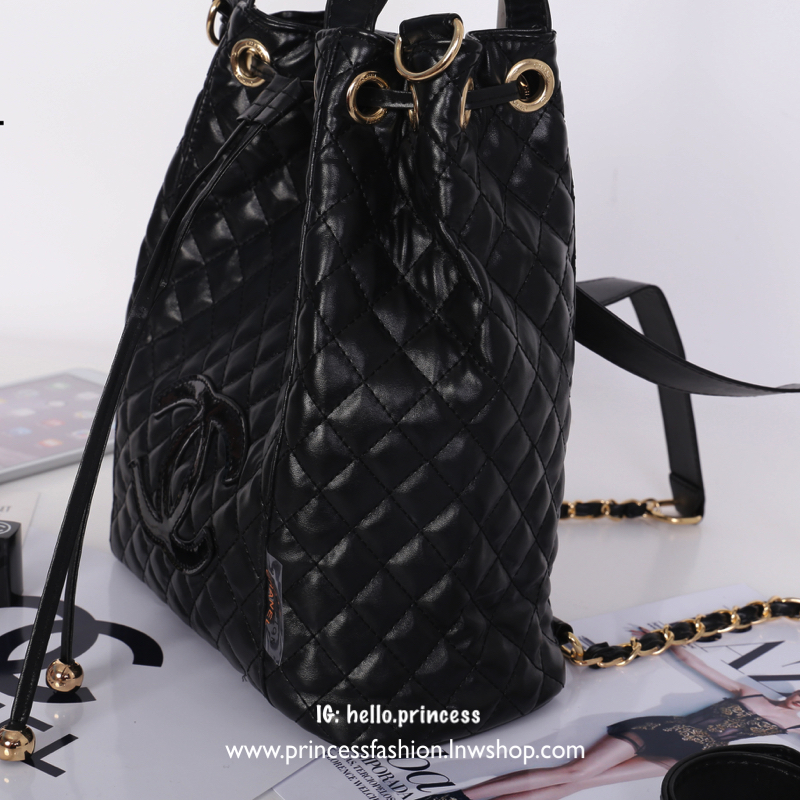 Chanel Drawstring Backpack VIP Gift With Purchase (GWP) New in!! กระเป๋าสะพายไหล่หรือเป้สะพายหลังรุ่น Limited Edition VIP gift ของแท้จาก Chanel Perfume Counter ขนาดกำลังดี น้ำหนักเบา วัสดุหนังลายตาราง อะไหล่ทองสวยหรู ด้านหน้ามีโลโก้ เปิดปิดแบบรูด Drawstri