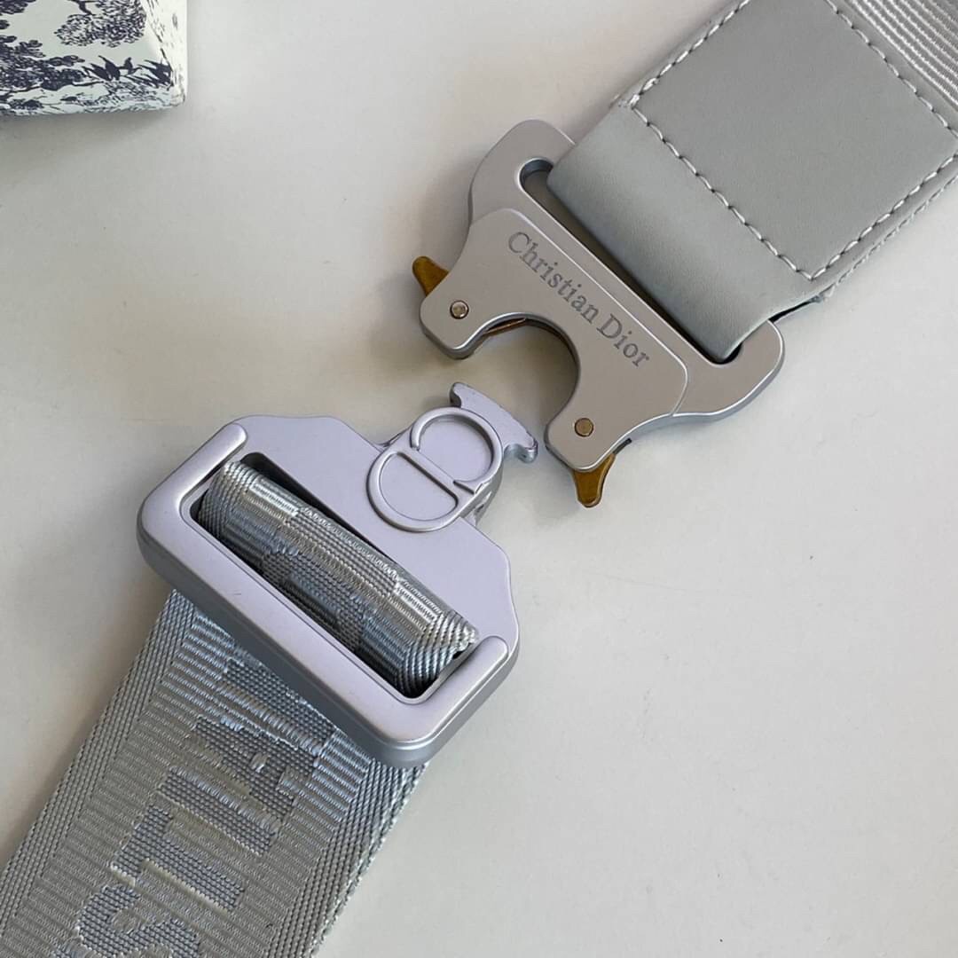DIOR Saddle Bag Dior Gray CD Diamond Canvas and Smooth Calfskin / DIOR Saddle Belt Bag ภาพสินค้าถ่ายจากงานขายจริงใช้งานต่างประเทศได้