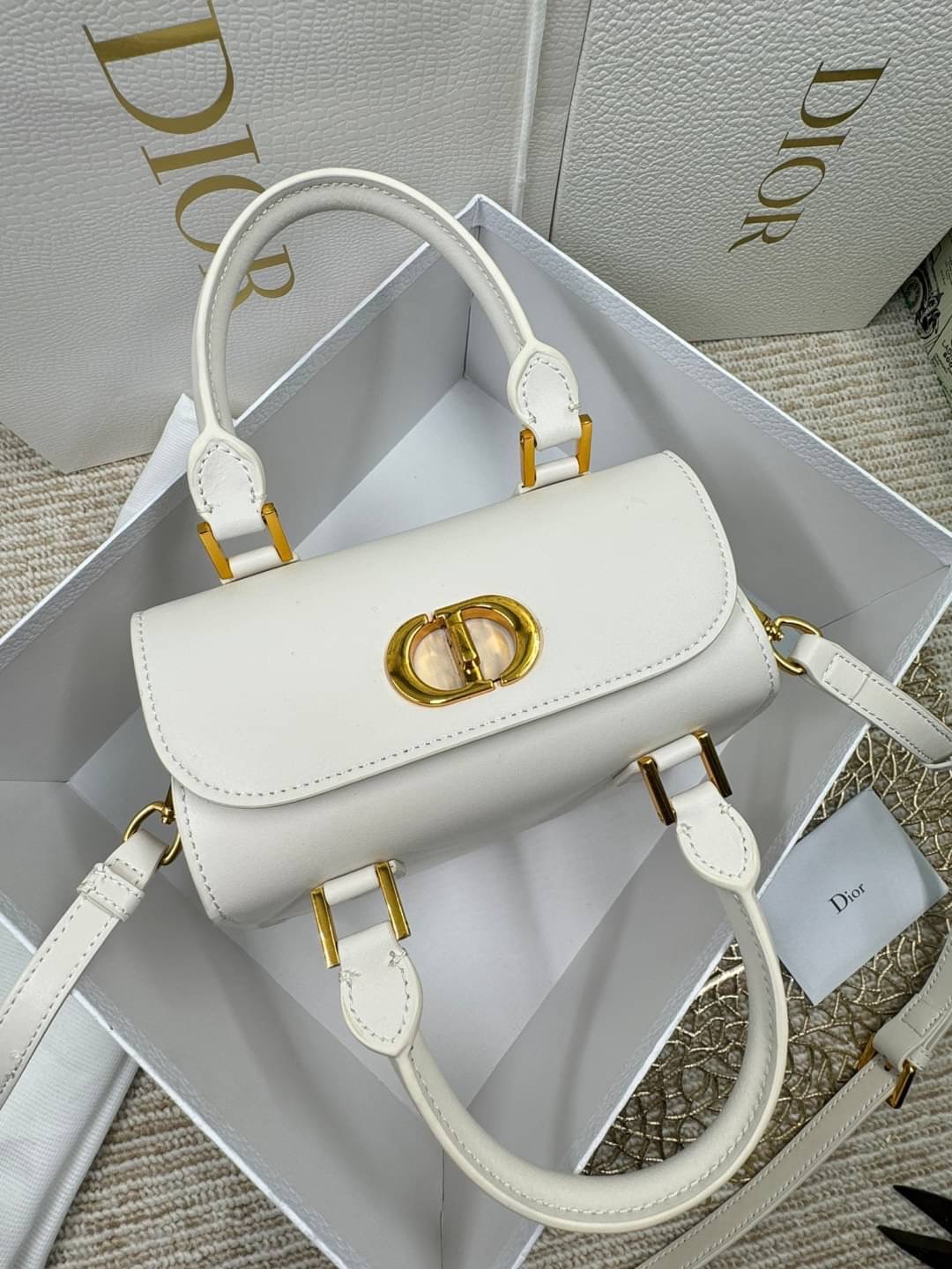 DIOR SMALL BOSTON BAG White Box Calfskin / DIOR Box Bag พร้อมส่ง กระเป๋าสะพายทรงกล่อง New for Winter 2023 คอลผู้ดี สวยหรู ตอบโจทย์และแมทช์ได้กับทุกลุคทุกสไตล์