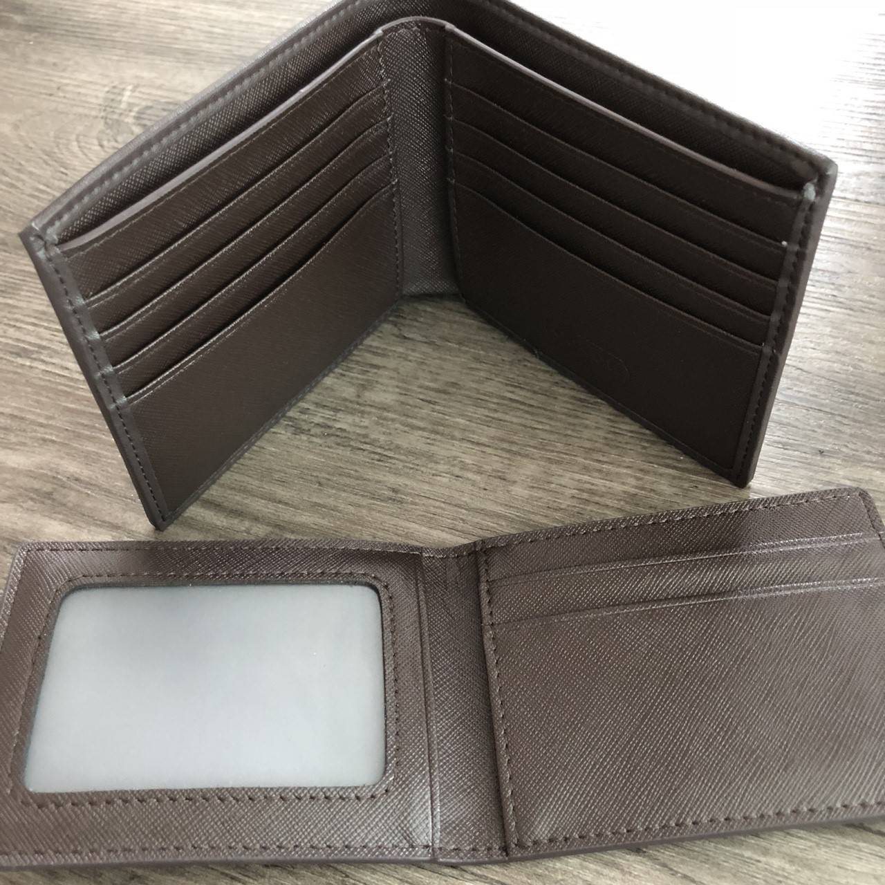 COACH Heritage Signature Compact ID Wallet กระเป๋าสตางค์ใบสั้น มาพร้อมกระเป๋าใส่บัตรใบเล็กอีก 1 ใบ จะมอบเป็นของขวัญหรือใช้เองก็แนะนำค่ะ