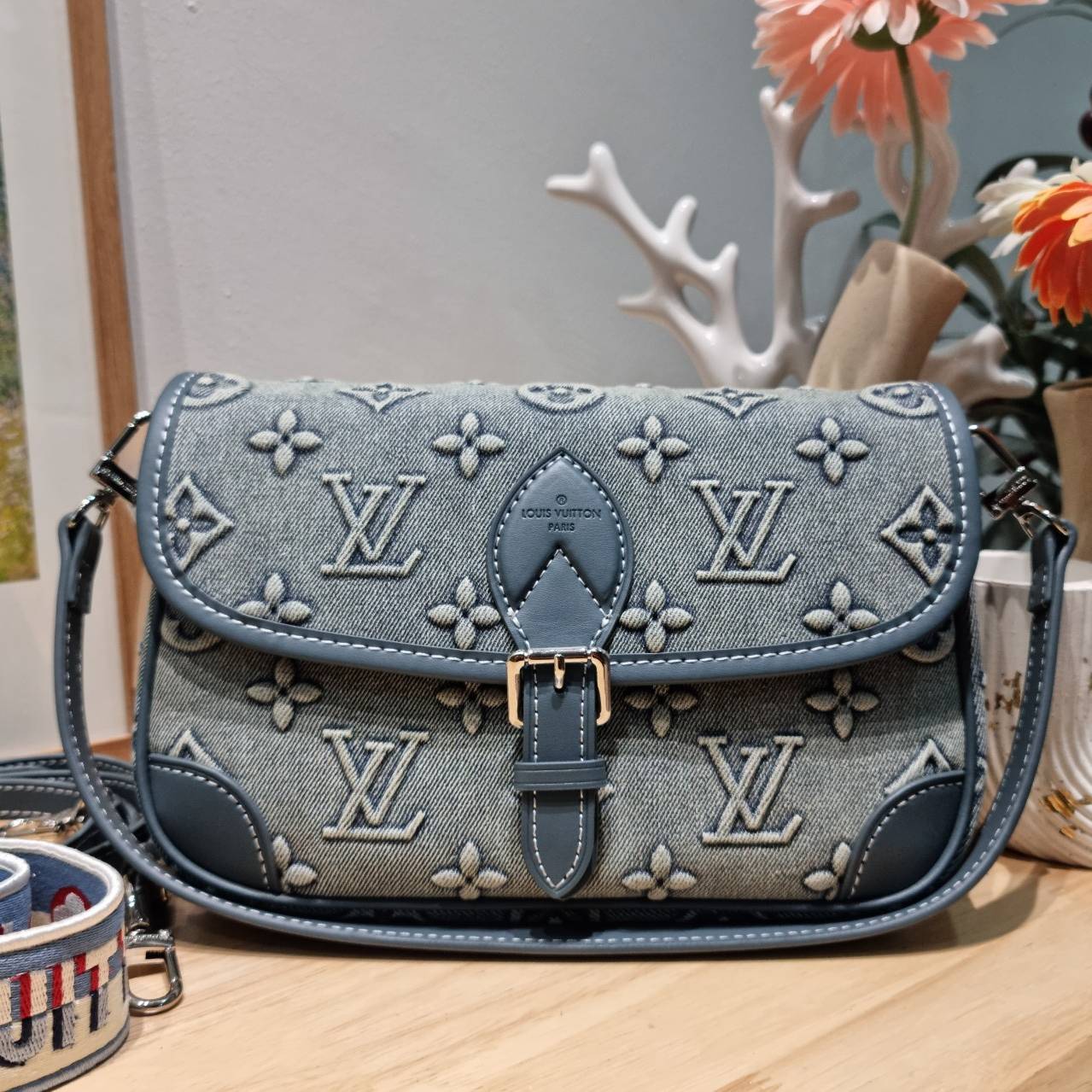 LV diane monogram washed denim bag ใหม่ล่าสุด กับกระเป๋าทรงสุดฮิต คลาสสิคและเป็นอีกหนึ่ง signature ที่มาในรูปแบบ washed denim สวยดูแพงสุดๆ