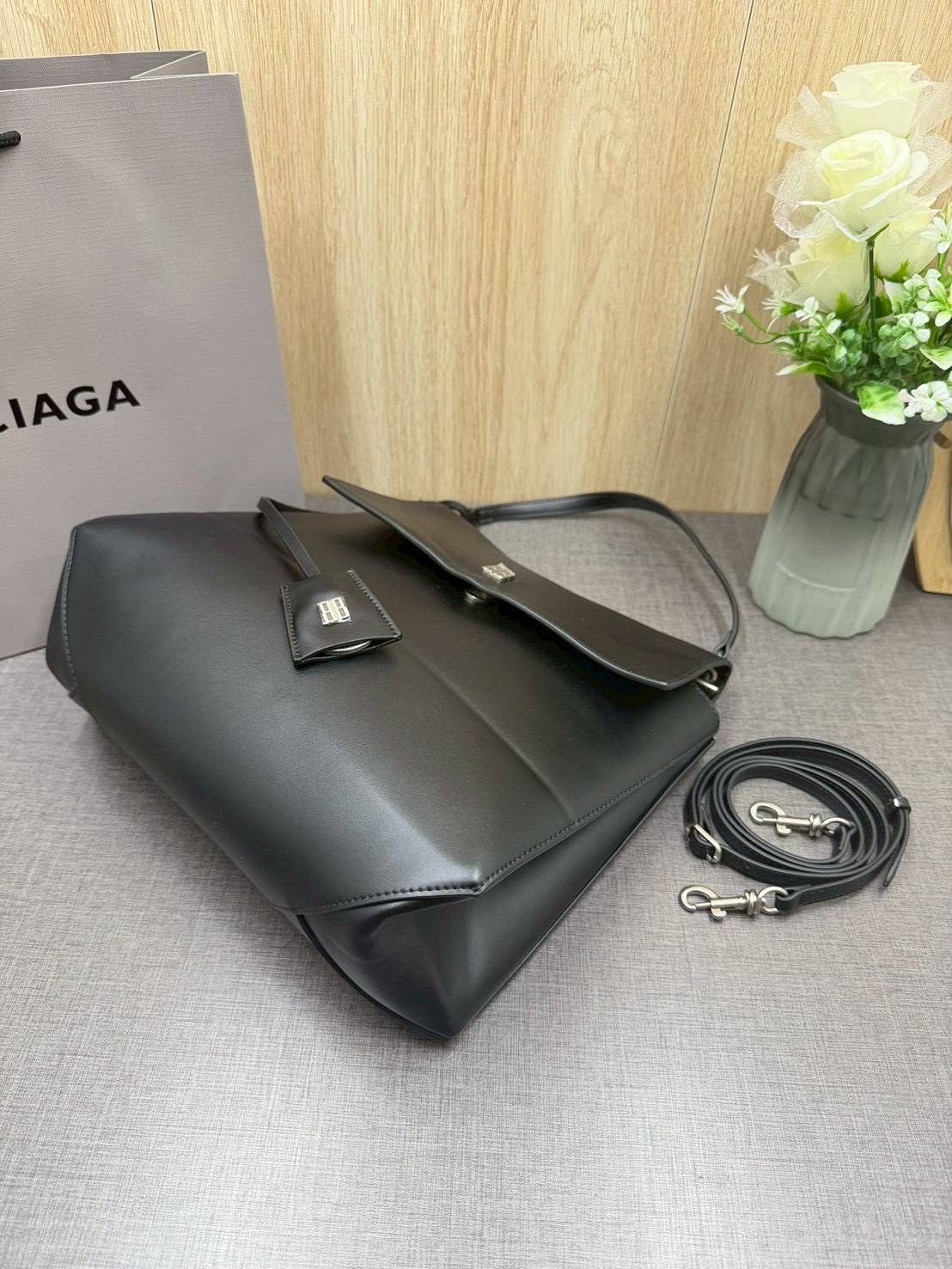 ORI หนังแท้ | Balenciaga Nano Medium Top Handle Bag 27cm กระเป๋าสะพายทรงโท้ท ดีไซน์ใหม่สวยเก๋ตามแบบฉบับแบรนด์