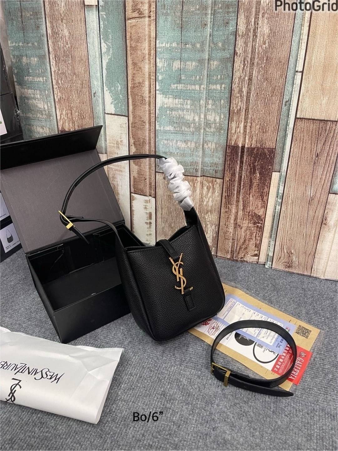 YSL Le 5 à 7 Supple Baby กระเป๋าสะพายไหล่ทรงโฮโบไซส์มินิน่ารัก รุ่นใหม่ที่กำลังมาแรง สวยแพง สวยหรู สวยเกินคนธรรมดาจะเข้าใจกันเลย ต้องมีแล้วน้าาา