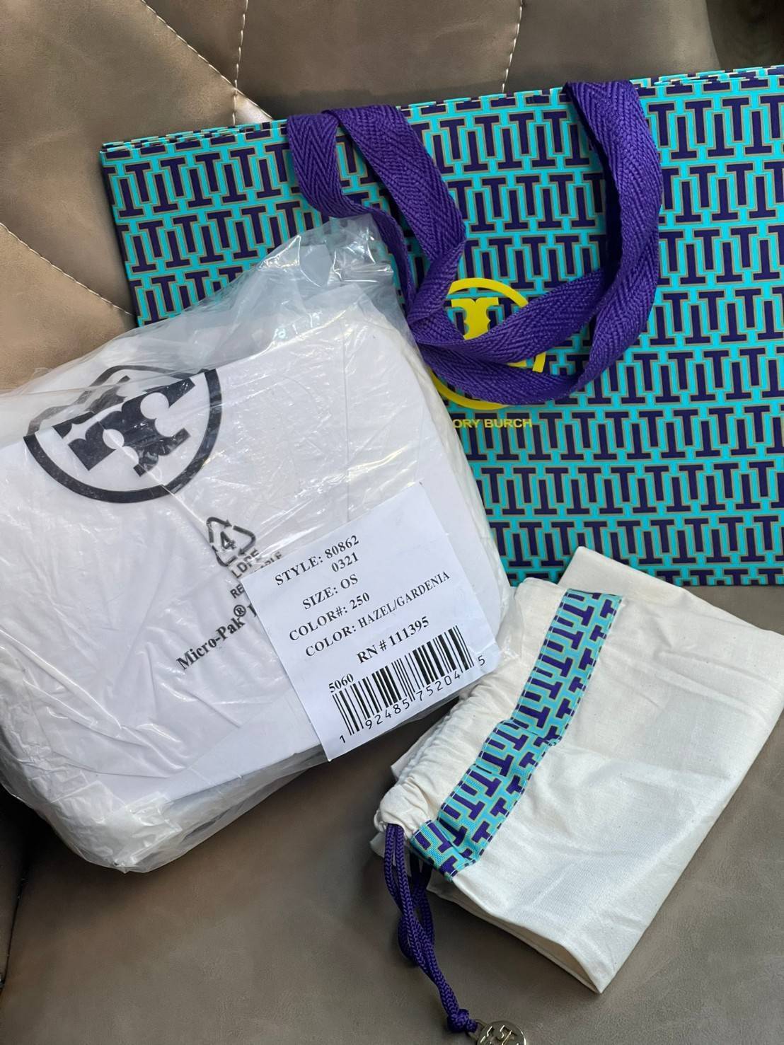 ของแท้ 💯% 】TORY BURCH T MONOGRAM JACQUARD CAMERA BAG การออกแบบที่เรียบง่าย แต่ยังคงความหรูหราเอาไว้ โดดเด่นด้วยลวดลาย T Monogram ซึ่งสามารถบ่งบอกความเป็นตัวตนของแบรนด์ได้อย่างชัดเจน