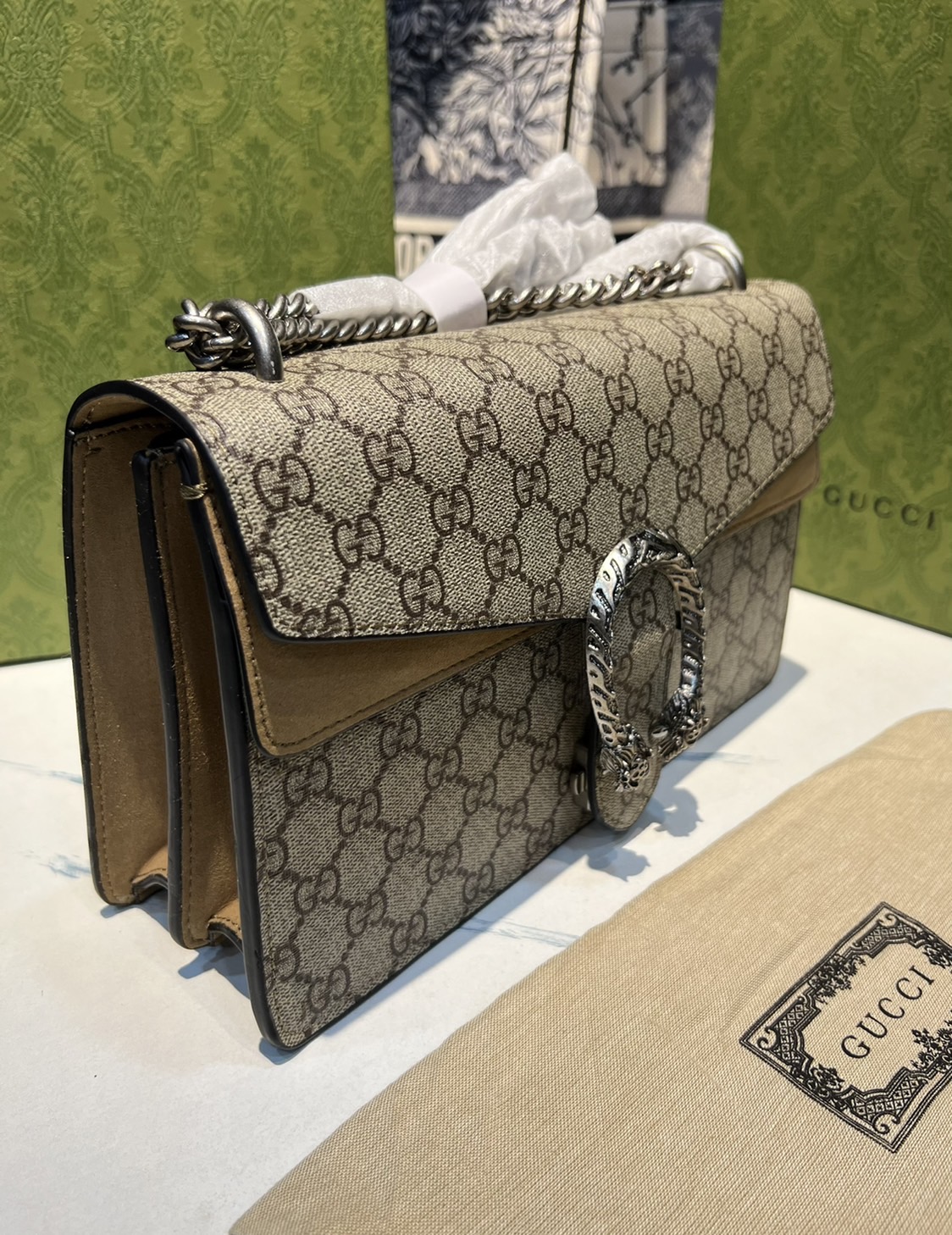 28CM / 11" หนังแท้ GUCCI Dionysus small GG shoulder bag ฮอตไอเท็ม รุ่นนี้ขายดีขายหมด สวยหรู คุณหนู ผู้ดีมาก!! นานๆ มาจะมาน้าา รุ่นหายากค่ะ กระเป๋าสะพายข้าง ดีไซน์อยู่ทรง ขนาดกำลังสะดวกใช้สำหรับสาว วัสดุหนังแท้เต็มใบ ภายในแบ่งสัดส่วนได้เป็นอย่างดี งาน