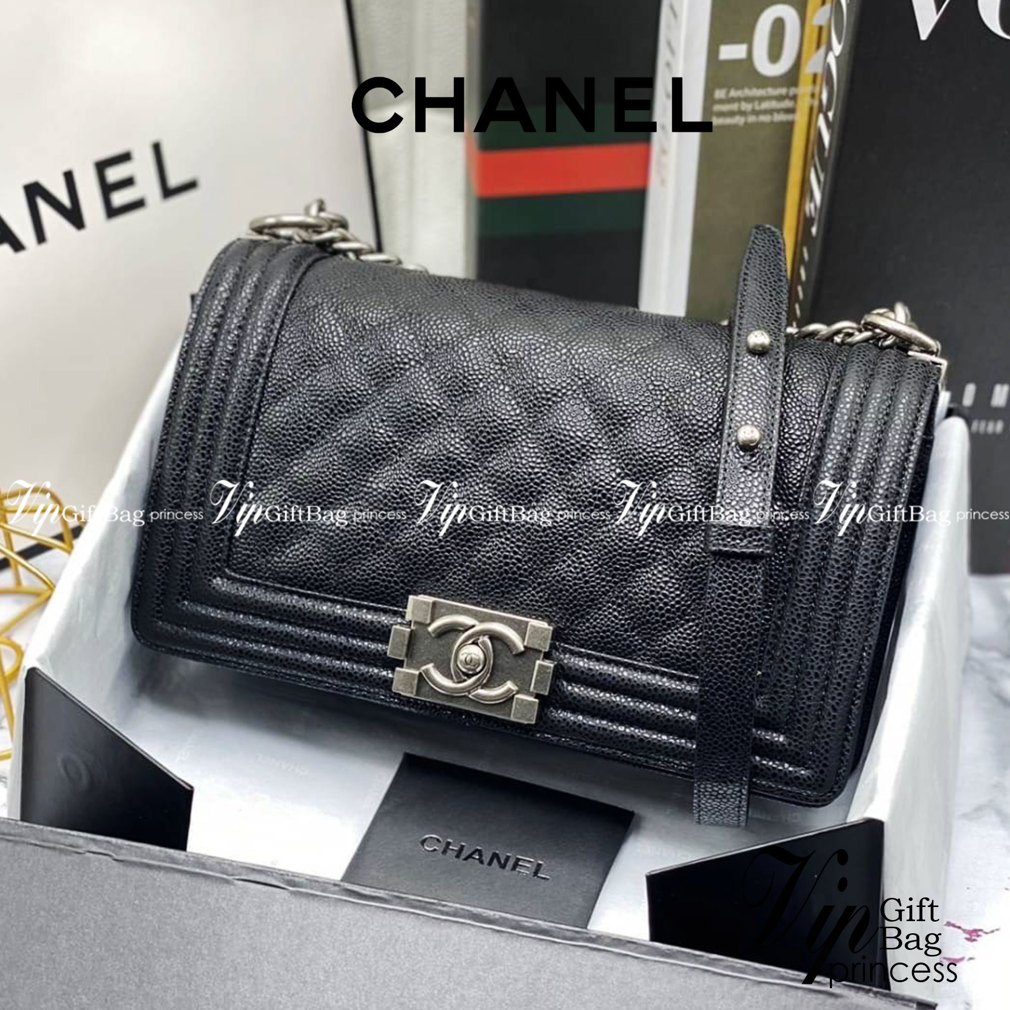 หนังแท้ CHANEL BOY 10" หนังคาเวียร์ อะไหล่เงิน/ทอง พร้อมส่งที่ไทย หนังลูกวัวแท้ อะไหล่โลหะสีรูทีเนียม สวยคลาสสิกทุกยุคสมัย เกรดออริจินอล 1:1 ภาพสินค้าถ่ายจากงานขายจริง ใช้งานต่างประเทศได้