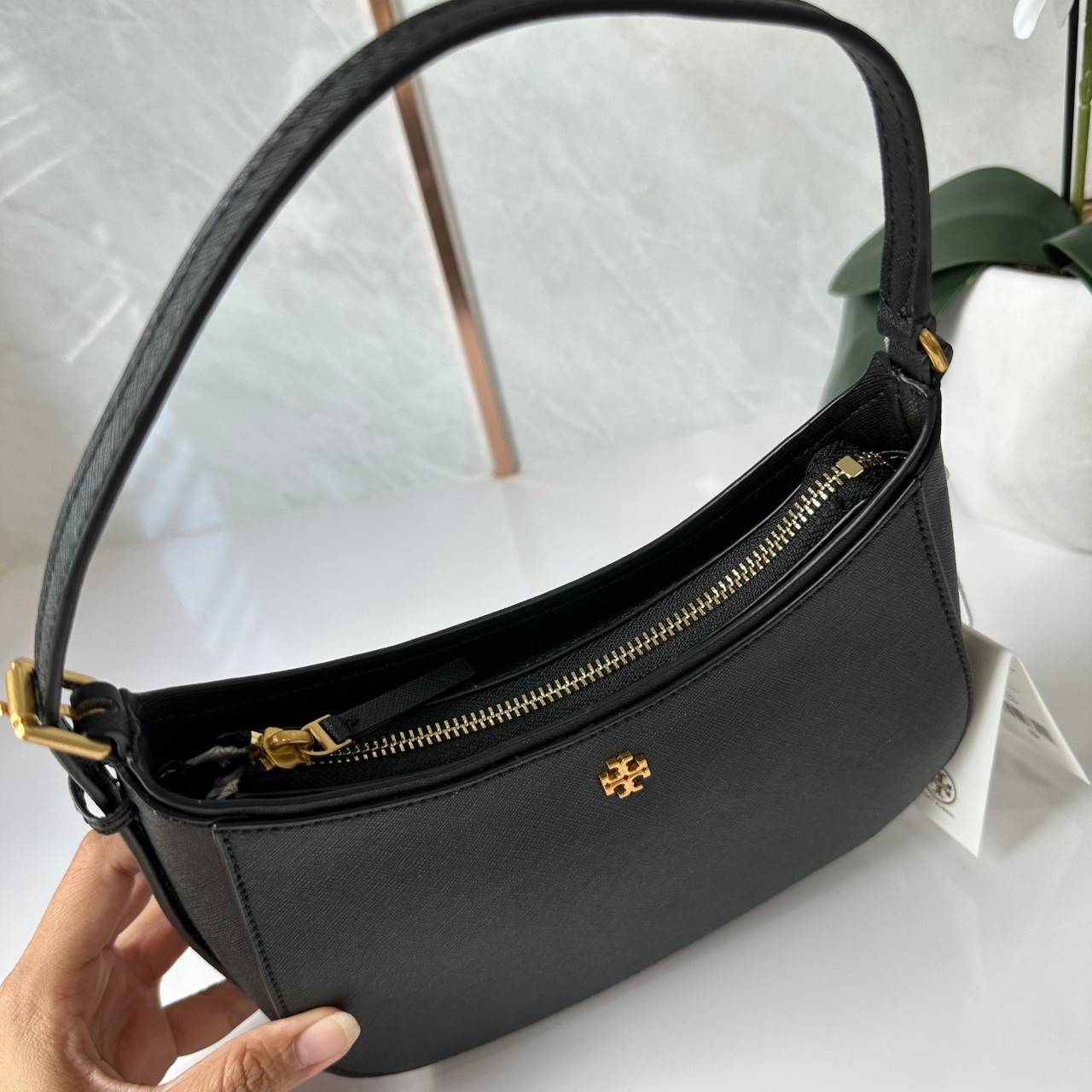 TORY BURCH EMERSON ZIP SHOULDER BAG 137416 / TORY BAG พร้อมส่ง 3 สี กระเป๋าสะพายไหล่ / คล้องแขน หนังซาเฟียโน่ ทนทาน