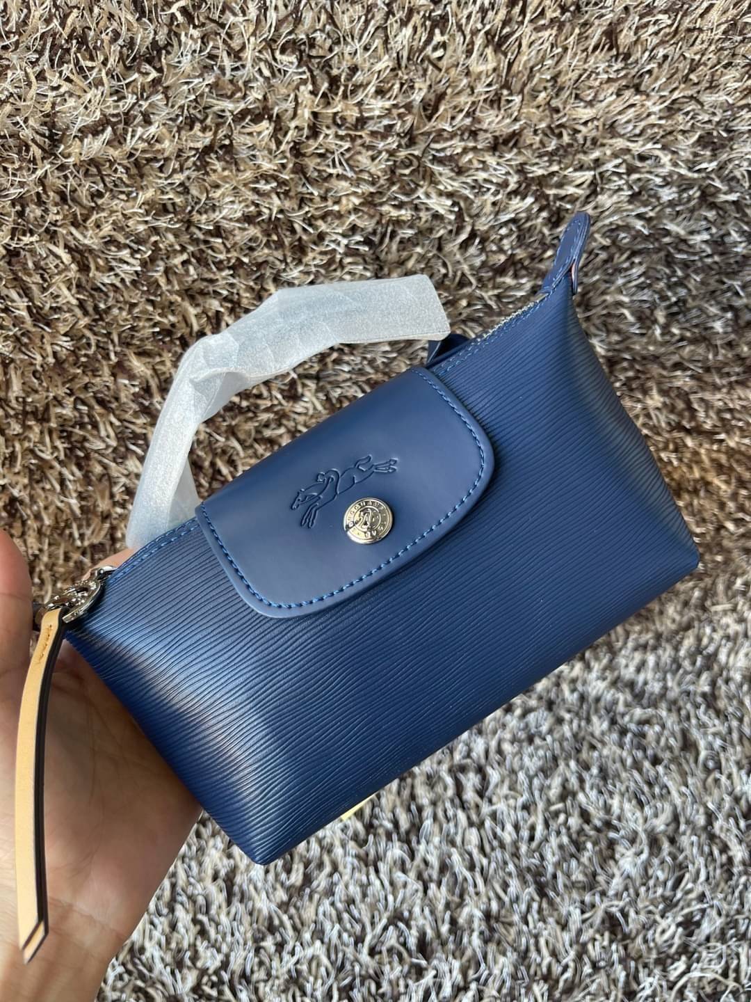 LONGCHAMP LE PLIAGE CITY POUCH WITH HANDLE Taupe - Canvas (ไม่มีสายยาว) กระเป๋าเครื่องสำอางแบบมีซิปพร้อมหูหิ้วใบนี้เหมาะสำหรับการจัดระเบียบกระเป๋าของคุณ