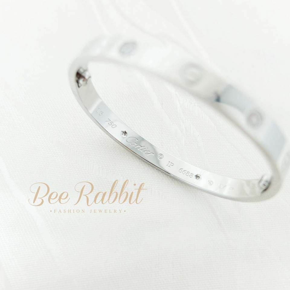 กำไลข้อมือสแตนเลสสีเงิน สลัก cartier ประดับเพชร พร้อมที่ขันน็อต งานพรีเมี่ยม