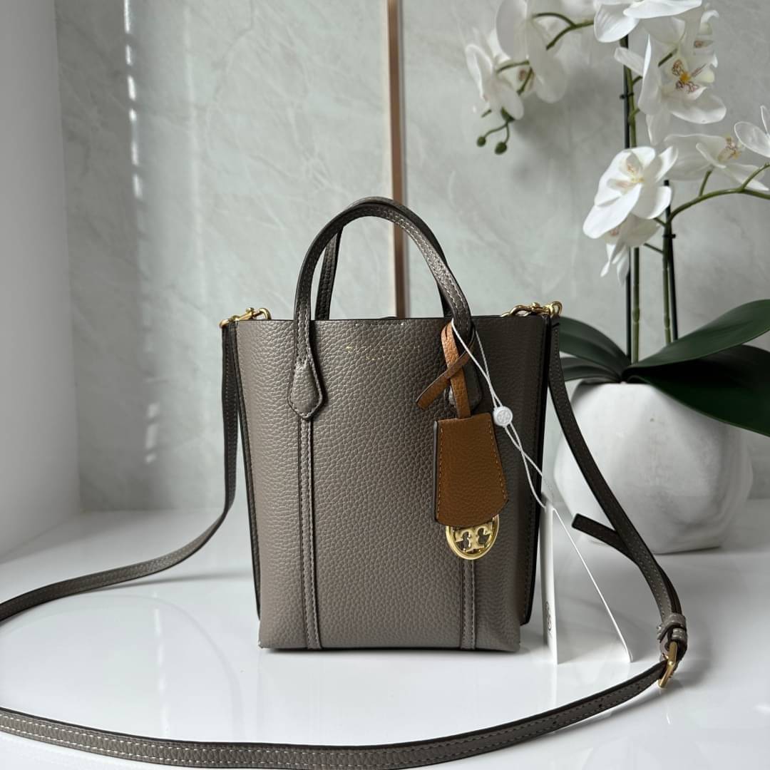 TORY BURCH MINI PERRY TOTE / TORY TOTE BAG / TORY BAG พร้อมส่ง 3 สี กระเป๋าแบบมินิมอลในรูปทรงใหม่ที่คล่องตัว ใส่มือถือได้ทุกรุ่น