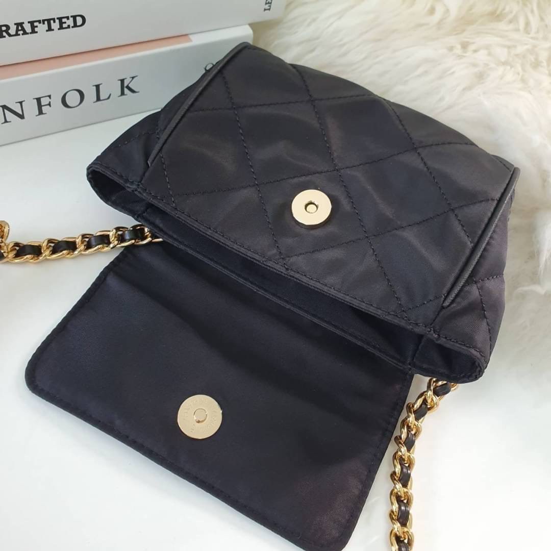 PRADA พรีเมี่ยมกิ๊ฟแท้ 100% ส่งตรงจากเคาเตอร์ต่างประเทศ นานๆจะมาทีคะ *ขนาดมินิปุ๊กปิ๊ก กับแบรนด์ Prada