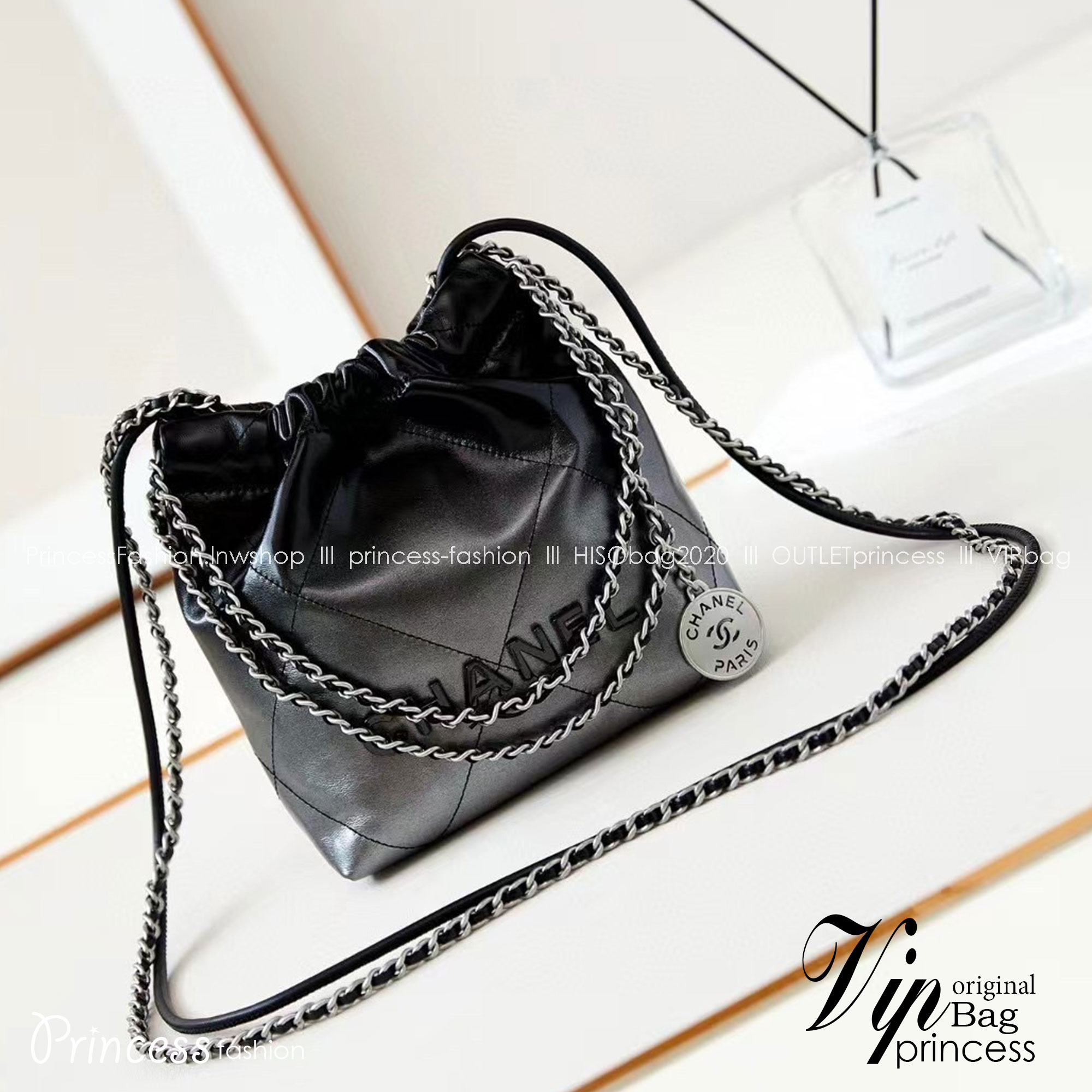 CHANEL 22 MINI HANDBAG Patent Gradient กระเป๋าสะพายดีไซส์คลาสสิคหนังแท้ โทนสีดำใหม่ไล่สี เกรดออริ ท็อป สลับแท้ 1:1 เกรดดีสุด ผ่านทุก ตม ใช้งานต่างประเทศได้