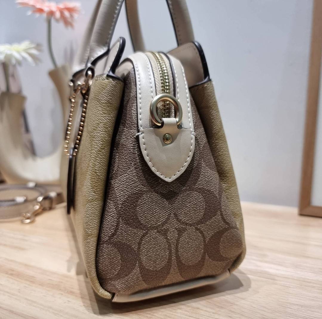 COACH MINI DARCIE CARRYALL IN BLOCKED SIGNATURE CANVAS CH503 พร้อมส่ง กระเป๋าสะพายทรงถัง ไซส์มินิ ดีไซน์ออกมาดูหรูมาก สวย คลาสสิค