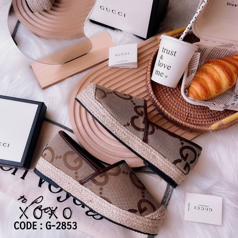 Gucci แบบใหม่ เพิ่งมาค่ะ (ส้นสูง1 นิ้ว) GG jumbo ปอเตัวใหม่ล่าสุดค่ะ ลาย GG ใหญ่ ผ้าทอ เหมือนแท้ ปั้มแบรนด์ หน้ากว้าง ใส่สบาย แมทส์ชุดง่าย น้ำหนักเบา