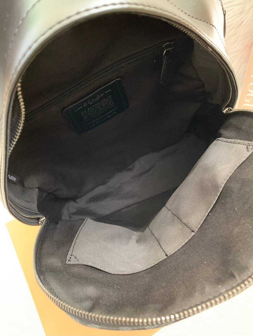 OUTLET 】New in!! 🌈ใบใหญ่ คุ้มค่าทีเดียวค่ะ🌈 COACH WEST BACKPACK IN SIGNATURE((2736)) พร้อมส่งที่ไทย สินค้าเข้าใหม่ค่ะ!! กระเป๋าสะพายหลัง มีหูหิ้ว หนังแท้นิ่ม ใบใหญ่ใส่จุมากกค่า! มีช่องซิปตอนหน้า2ช่อง; ช่องหลัก2ช่องใหญ่ โล่งลึก จุของได้มากท