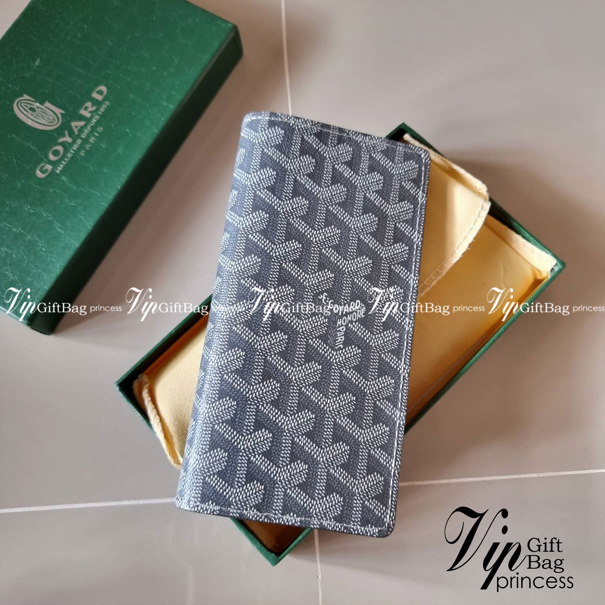 Goyard Bi Fold Long Wallet / GOYARD FLAP WALLET / Goyard Long Wallet กระเป๋าสตางค์ใบยาว รุ่น unisex ที่ใช้ได้ทั้งหนุ่มๆและสาวๆ ไอเท็มนี้ตอบโจทย์สำหรับคนที่ชอบเก็บบัตรเยอะๆ