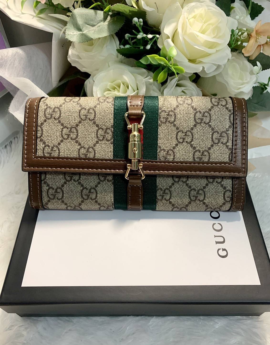 GUCCI Jackie 1961 chain wallet กระเป๋าสตางค์ใบยาวพร้อมสายสะพายโซ่สีทอง ขนาดพกพา หยิบจับถนัดมือ