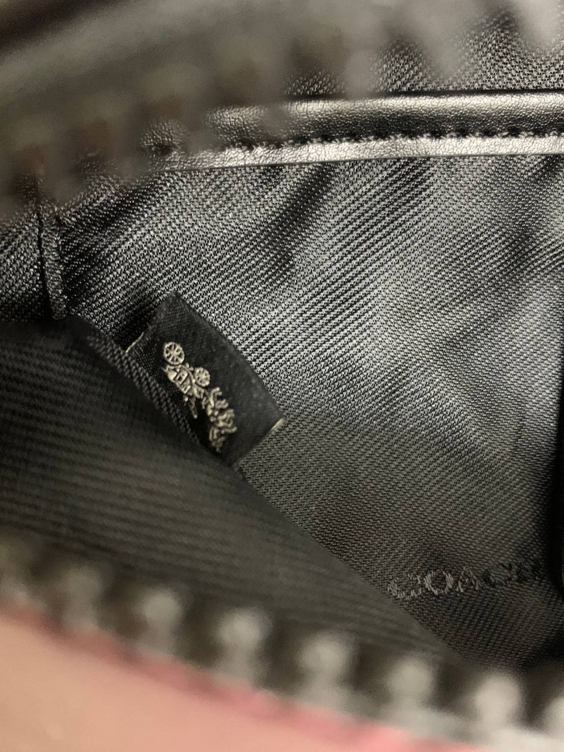 OUTTLET 】Coach Belt Bag ใบใหญ่คะ! Coach Rivington Belt Bag In Colorblock With Coach Patch C78947 สีเข้าใหม่ ได้ใจหนุ่มๆกันเลยค่าา 🌈สีจริงสวยมากค่ะ😘 กระเป๋าคาดอกด้านหน้า//คาดไปทางด้านหลัง//หรือคาดเอวได้ ตามแต่ความถนัดได้เลยนะคะ หนังแท้ นิ่ม