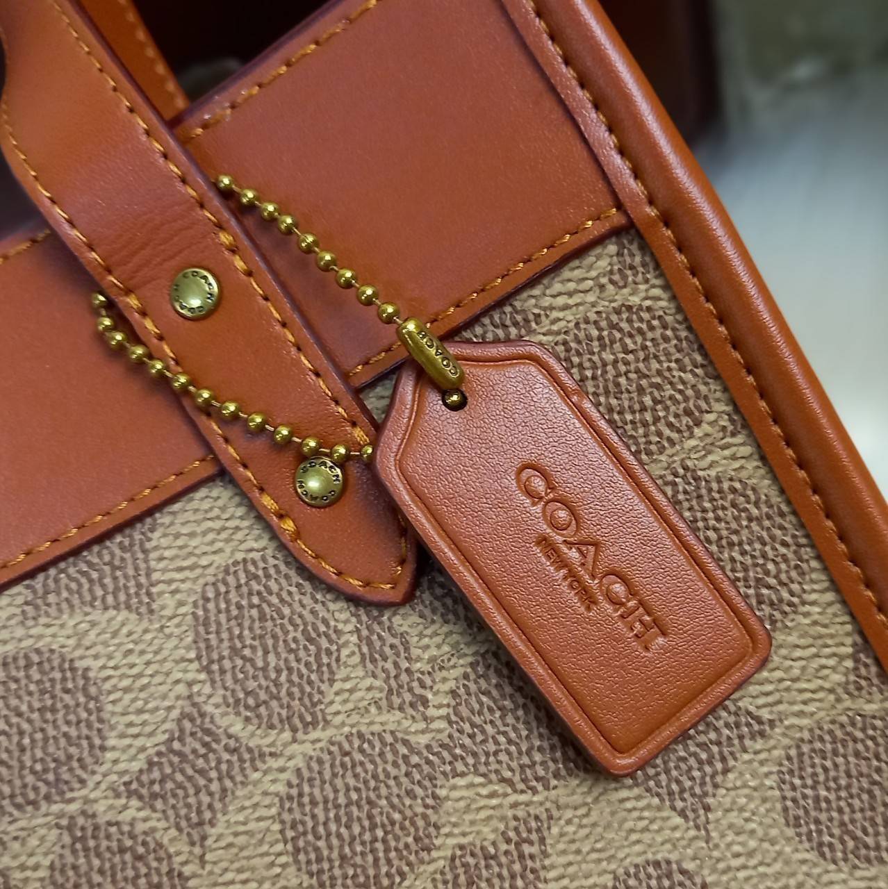 COACH FIELD TOTE 22 WITH HORSE AND CARRIAGE PRINT (C3866)ðāļāļĢāļ°āđāļāđāļēāļāļ·āļ āļāļĢāļ°āđāļāđāļēāļŠāļ°āļāļēāļĒ Unisex āļāļĢāļ TOTE āļŠāļļāļāļŪāļīāļ āļāļĩāđāļŪāļīāļāļāļąāļāļĄāļēāļāļāļąāđāļāļāļēāļĒāđāļĨāļ°āļŦāļāļīāļ// āļ§āļąāļŠāļāļļāļŦāļāļąāļāđāļāļāļ§āļēāļŠāļāļļāļāļ āļēāļ āļāļŠāļĄāļŦāļāļąāļāđāļāđāļāļĒāđāļēāļāļāļĩ āļāļĒāļđāđāļāļĢāļ āļŠāļļāļāļŠāļ§āļĒ āđāļāļāđāļāđāļāļāđāļ§āļĒāļĨāļēāļĒ C Signature āļāļĩāđāđāļāđāļāđāļāļāļĨāļąāļāļĐāļāđ// āļāđāļēāļāđāļāđāļĨāđāļāļāļ§