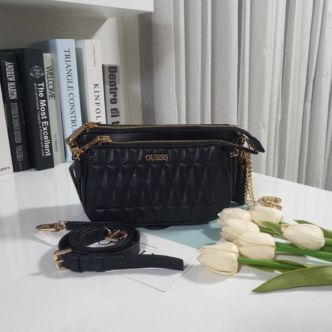 ของแท้ ซื้อ1ได้ถึง2 กับ แบรนด์ GUESS รุ่น ARIE DOUBLE POUCH CROSSBODY BAG กระเป๋าสะพายไหล่-ครอสบอดี้ ใช้ได้หลายสไตล์