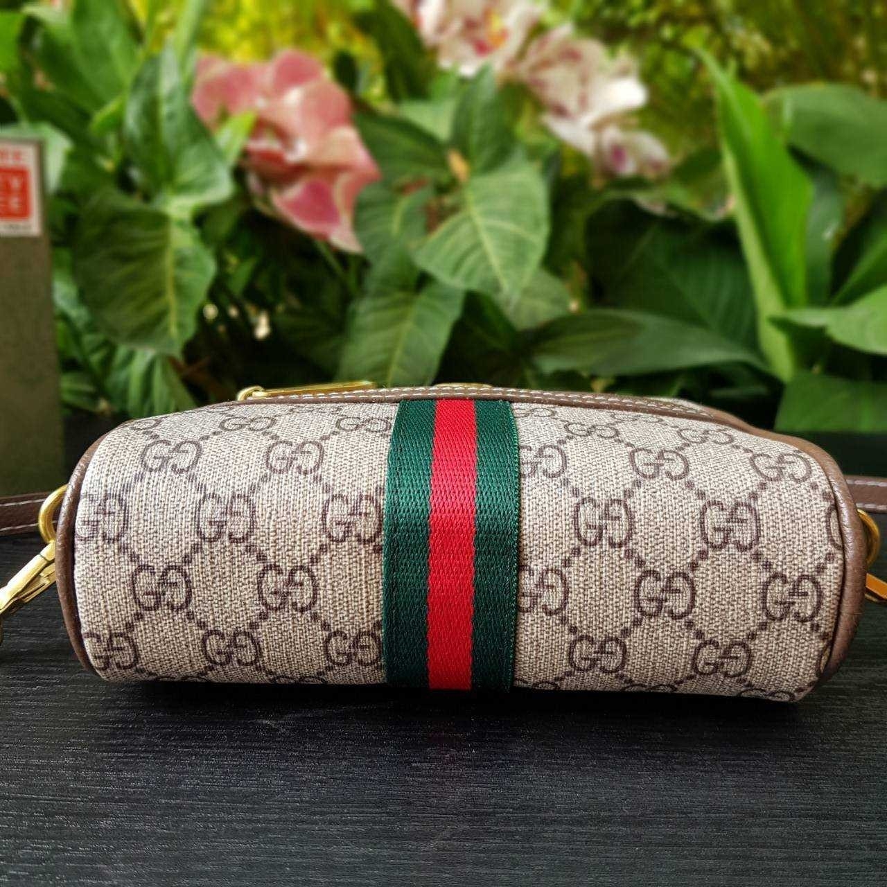 GUCCI Ophidia GG Crossbody Bag กระเป๋าครอสบอดี้ขนาดกำลังดี ดีไซน์ที่เป็นเอกลักษณ์ ใช้ได้ทุกโอกาส สายยาวปรับระดับได้ เปิด-ปิด ด้วยซิบ