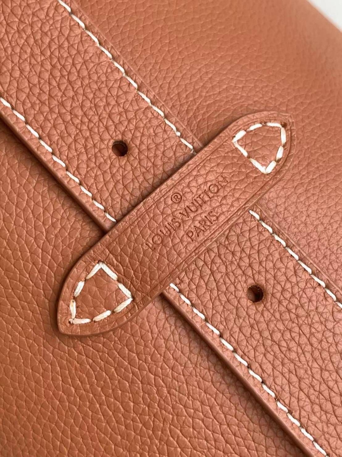 TOP ORI | หนังแท้ LV Low Key Hobo MM Bag เกรดเทียบแท้เทพดีสุด กระเป๋าสะพายทรงโท้ทรุ่นใหม่ เผยความเรียบหรูมีระดับด้วยรูปทรงเรียบง่ายและงานฝีมือประณีตไร้ที่ติ