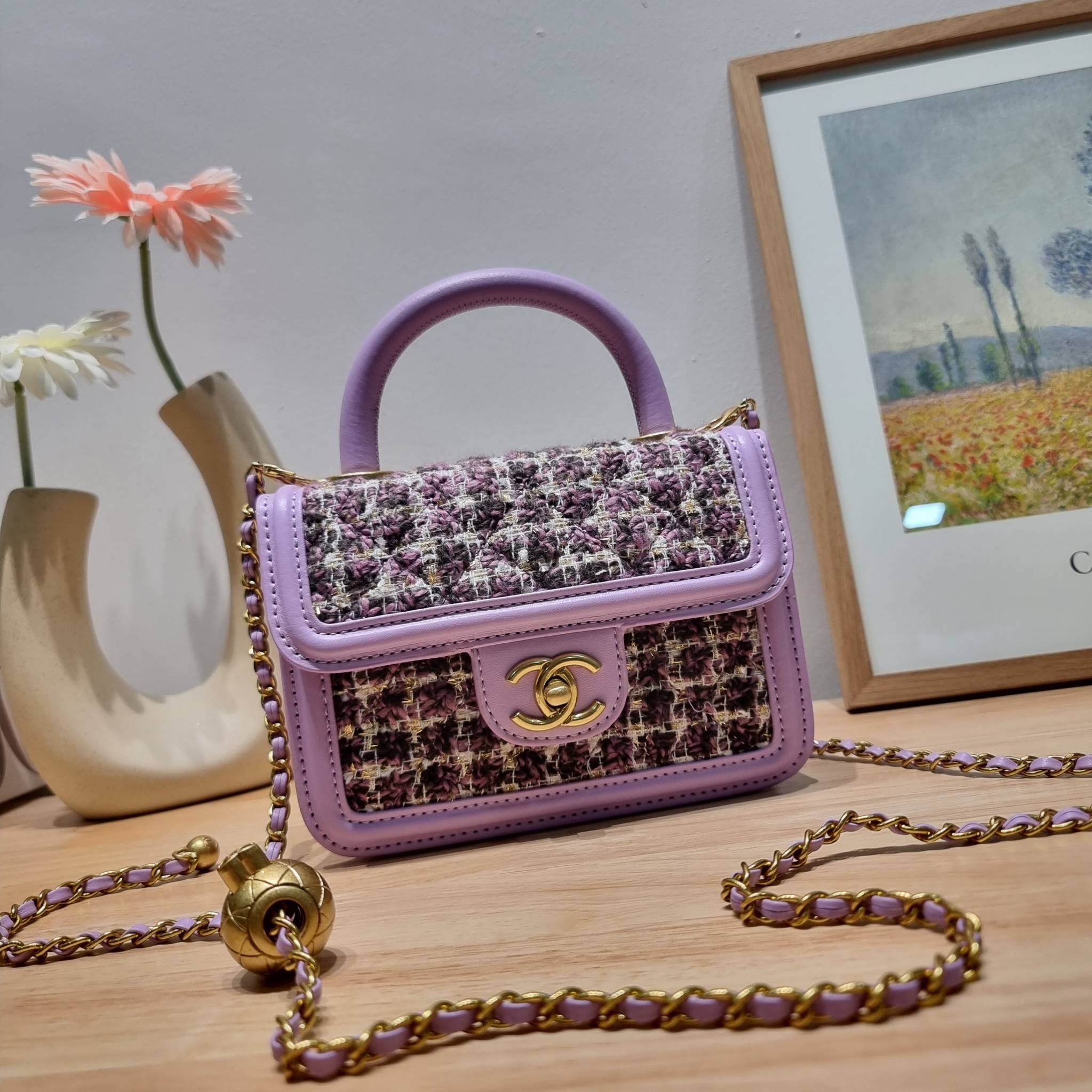 Chanel tweed mini flap bag / Chanel mini top handle กระเป๋าสะพายงานผ้าทวิตเอกลักษณ์เฉพาะของแบรนด์ งานสวยเป๊ะ มาพร้อมสายยาวถอดออกถือสวยๆเริ่ดๆ คิวท์มาก!! ดีเทลน่ารักเพียบ!!