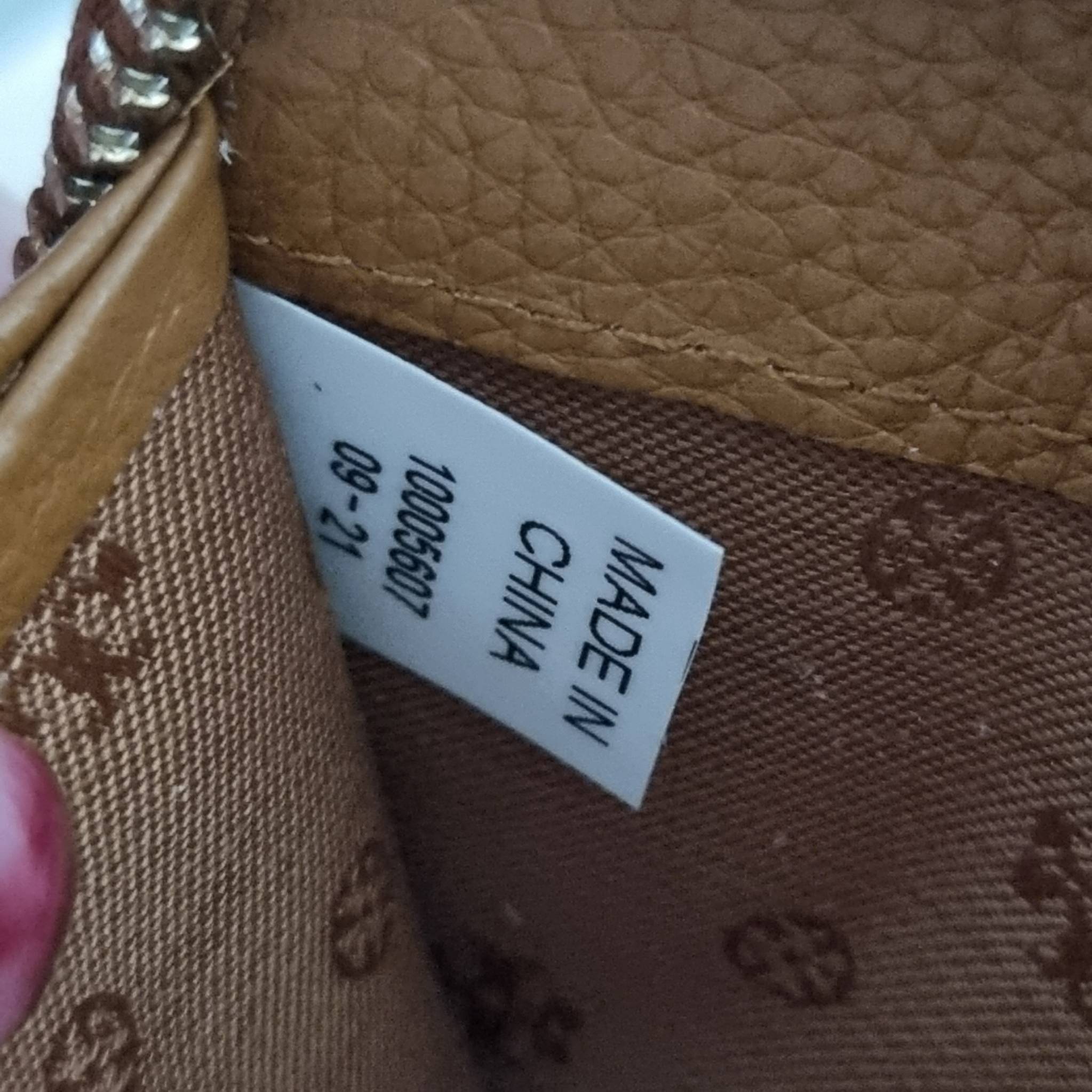 TORY BURCH THEA MULTI GUSSET ZIP CONTINENTAL WALLET กระเป๋าสตางค์ใบยาวเบสท์เซลเลอร์ ขนาดกำลังพอเหมาะ ดีไซน์เรียบหรู