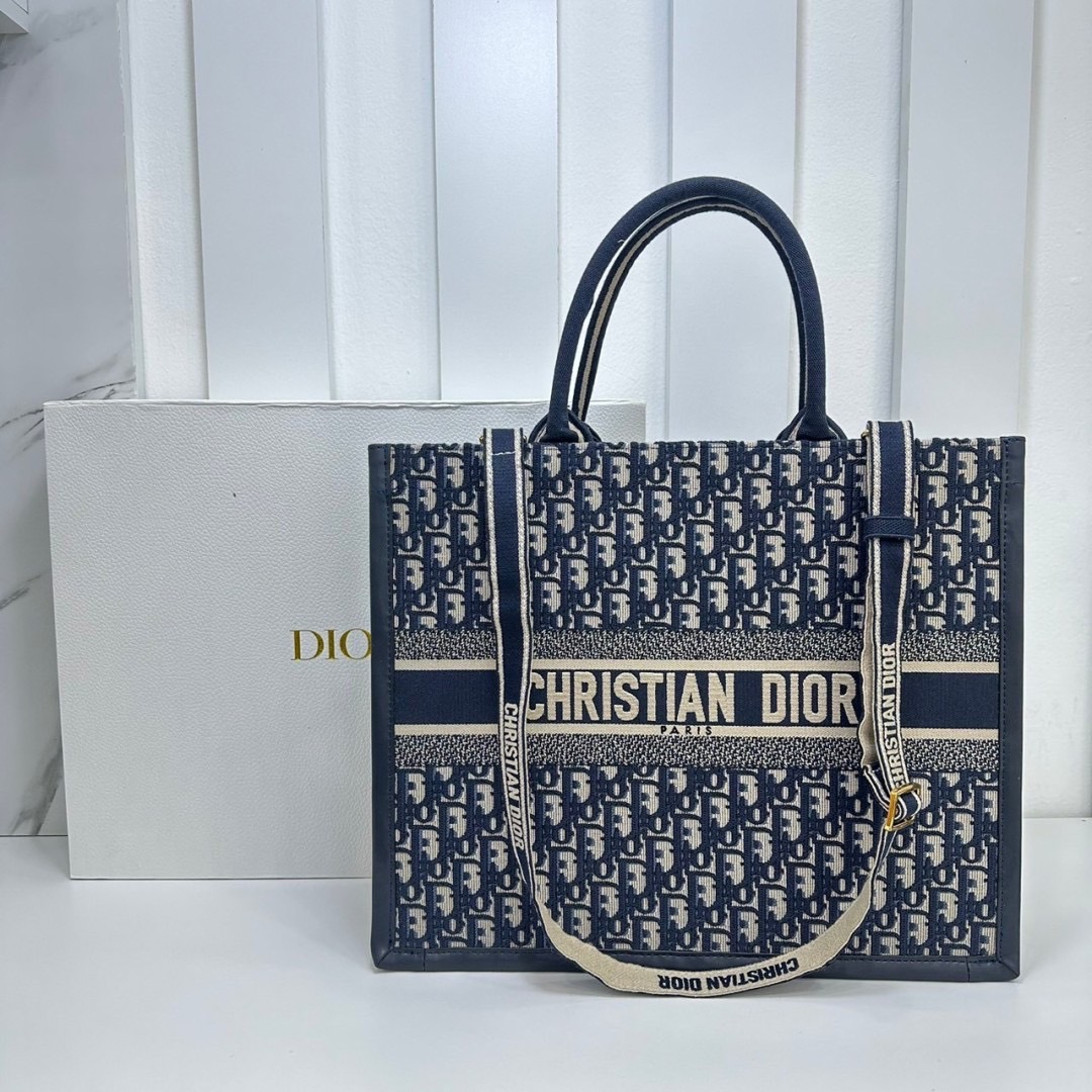 พร้อมส่ง 3 ไซส์ DIOR Large Dior Book Tote Blue Dior Oblique Embroidery กระเป๋าทรงโท้ท เกรดออริ สลับแท้ 1:1 ใช้ต่างประเทศได้