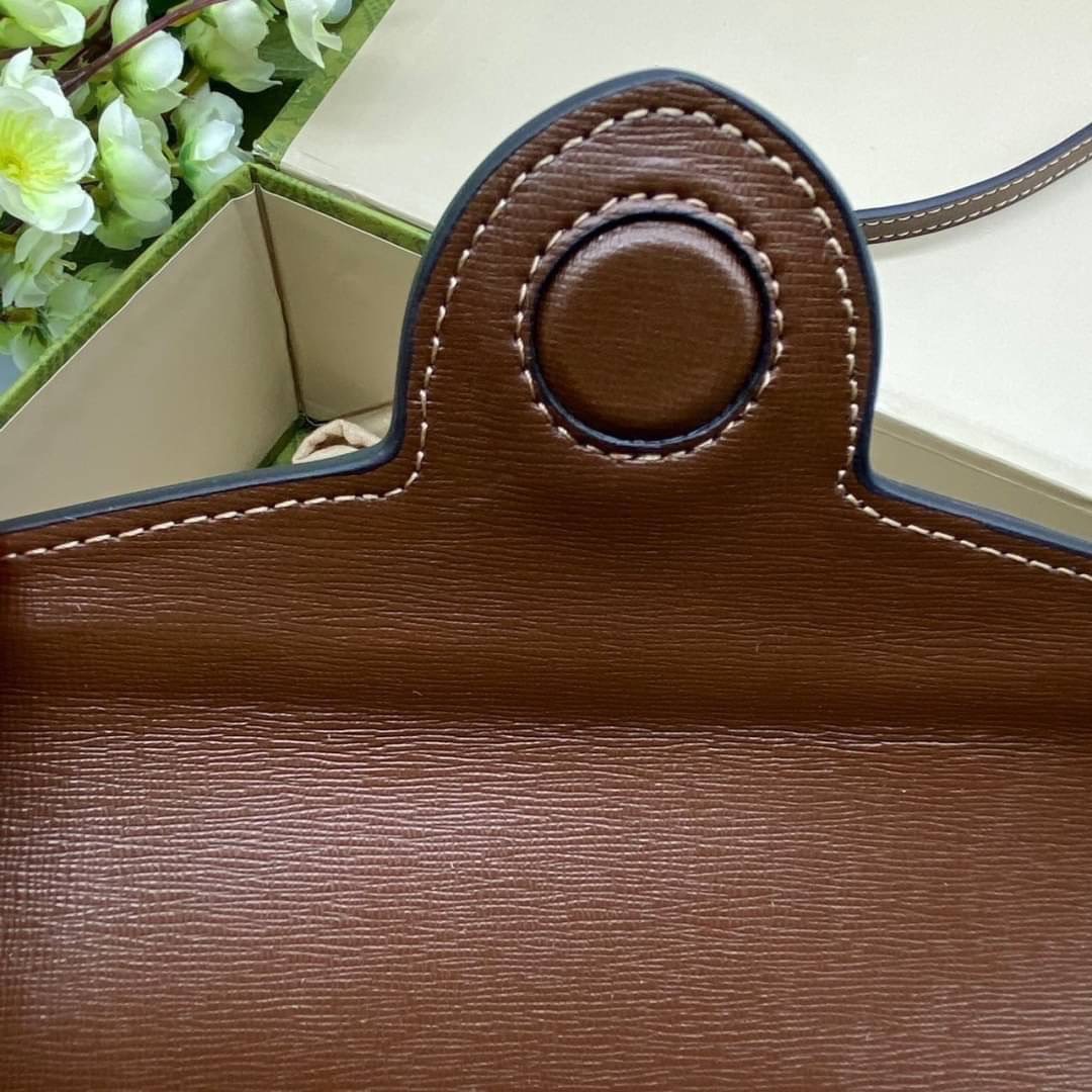 GUCCI HORSEBIT 1955 MINI BAG กระเป๋าสะพาย กระเป๋าใส่โทรศัพท์ ดีไซต์สัญลักษณ์วงแหวนตามแบบฉบับ GG มาพร้อมกล่องแบรนด์และสายสะพายยาวที่สามารถปรับระดับได้ พร้อมส่งให้สะพาย สวยๆ กันแล้ววันนี้ ใบนี้ must have..ค่ะ.!!