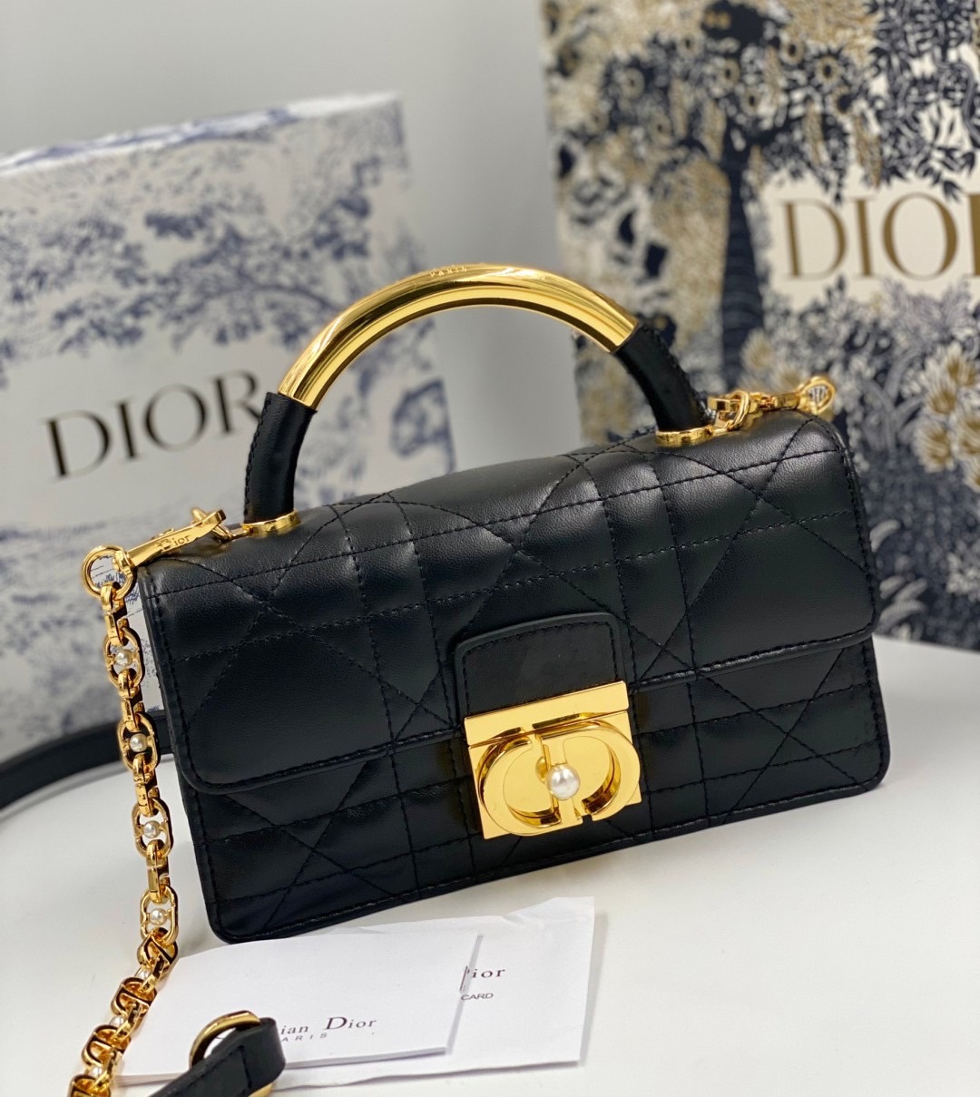 Mini Dior Ange Bag Macrocannage CD clasp with white resin pearl กระเป๋าถือพร้อมสายสะพาย ประดับตัวล็อคมุก สวยงามเหนือกาลเวลา เกรดออริ 1:1 ใช้งานต่างประเทศได้