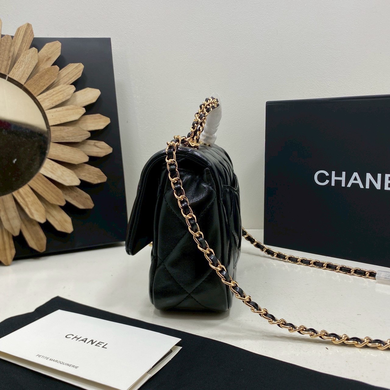 ORI หนังแท้ | Chanel Small Flap Bag with Top Handle 20cm กระเป๋าสะพายดีไซน์คลาสสิก หูจับแต่งโซ่สีทองหรูหรา เรียบหรูดูแพง