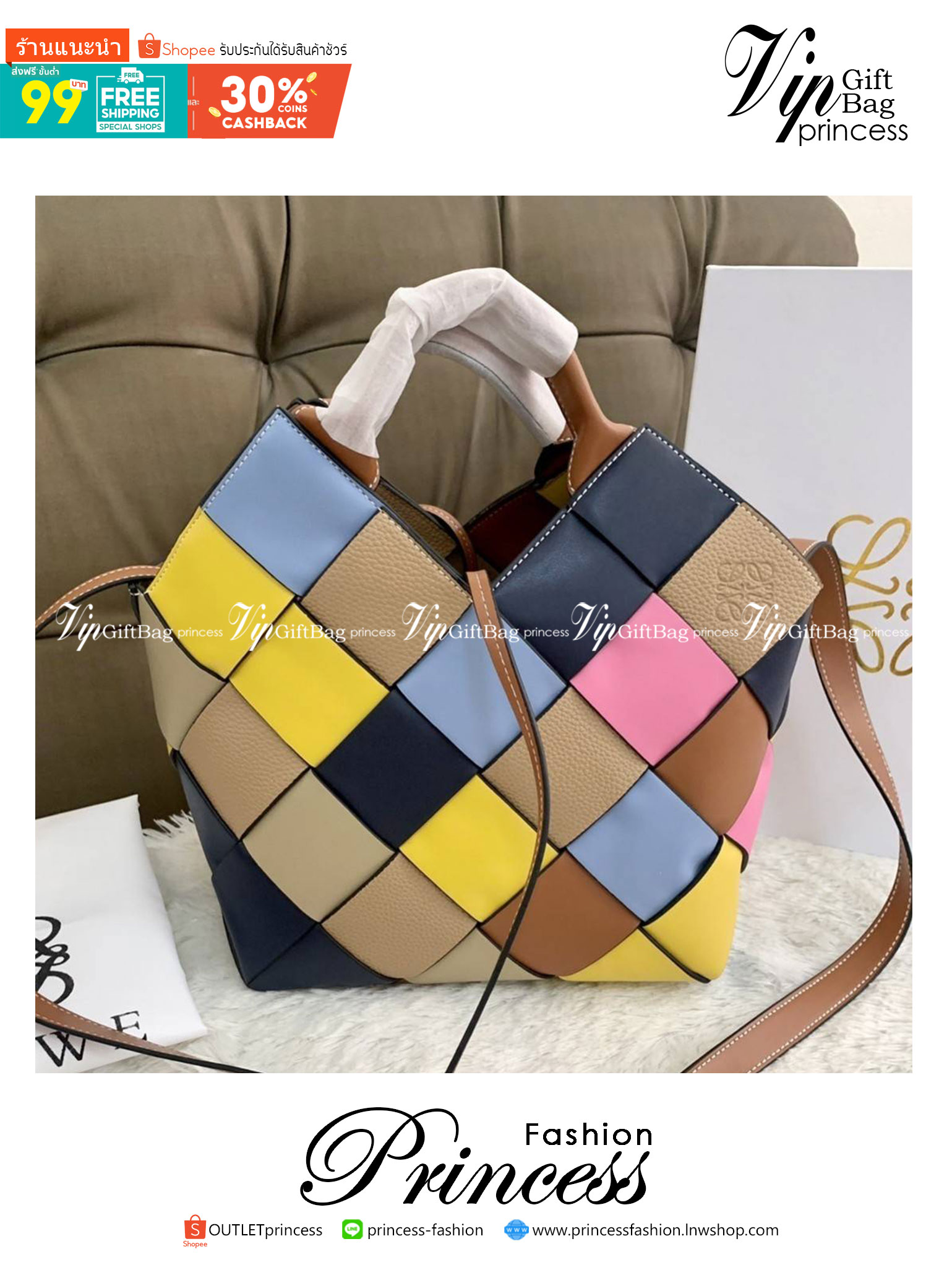LOEWE SURPLUS LEATHER WOVEN BASKET BAG IN CLASSIC CALFSKIN กระเป๋าสาน กระเป๋าถือหรือสะพาย อะไหล่เงิน มาพร้อมสายสะพายยาวในตัว (ถอดได้ /ปรับระดับไม่ได้) ดีไซน์ถักทอแบบงานสานหมากรุก สวยล้ำนำสมัยมากๆ ค่ะ น้ำหนักเบา ตอบโจทย์การใช้ชีวิตระหว่างวันที่ดูไม่ซับซ้อน