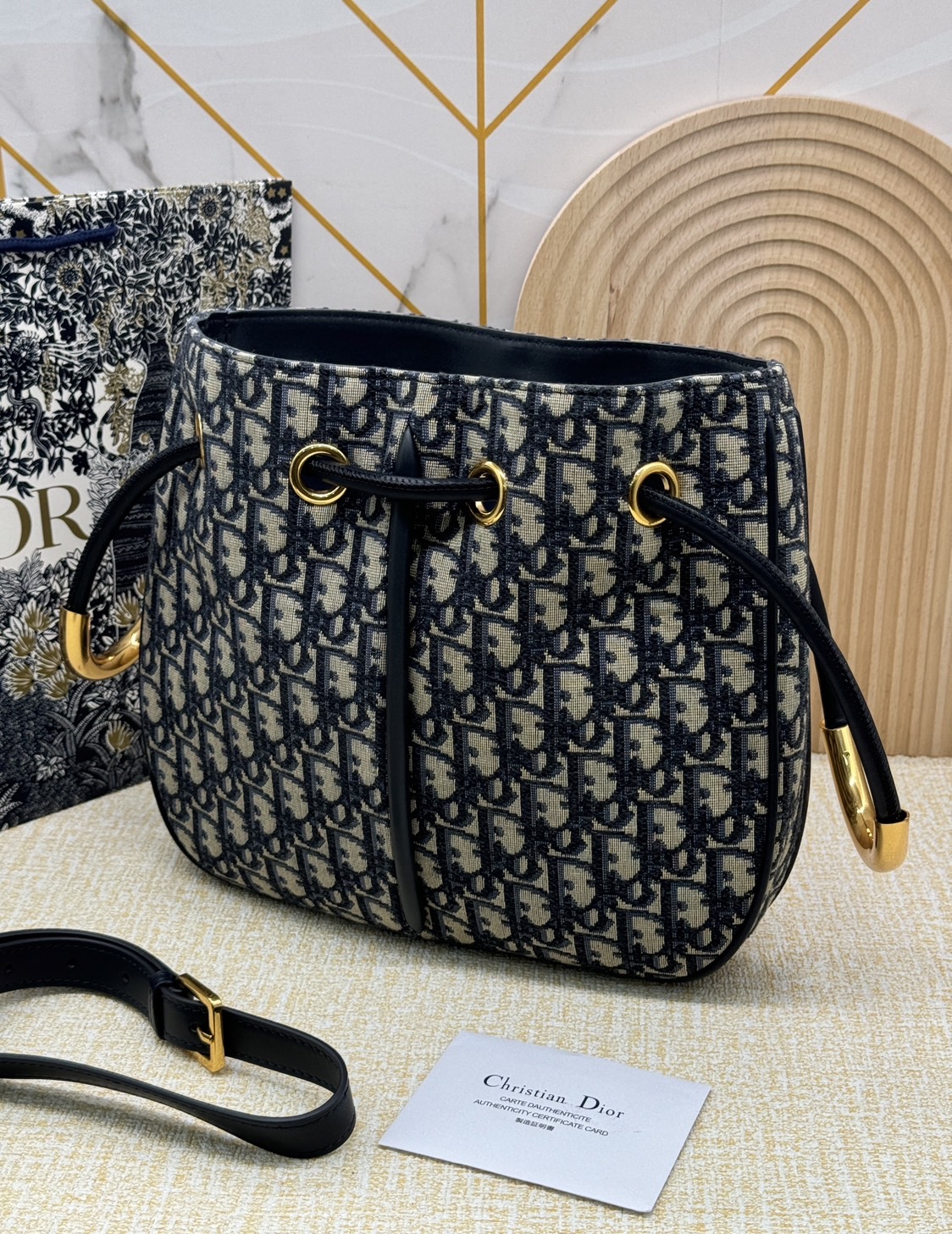 Medium DIOR Nolita Bag Blue Dior Oblique Jacquard รุ่นใหม่ กระเป๋าสะพายทรงโท้ท สวยเรียบหรู ถือได้ สะพายยาวได้ เกรดออริ 1:1