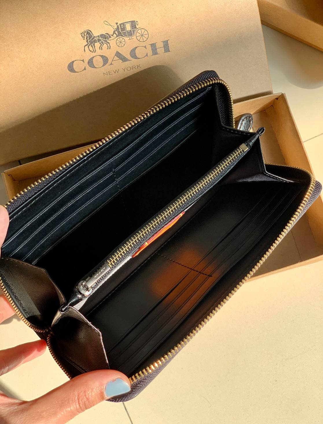 ของแท้ 💯% COACH ZIP WALLET SNOOPY LIMITED ((16122B)) พร้อมส่ง!! กระเป๋าเงินใบยาวซิปรอบ หนังแท้ลายหนังสวย