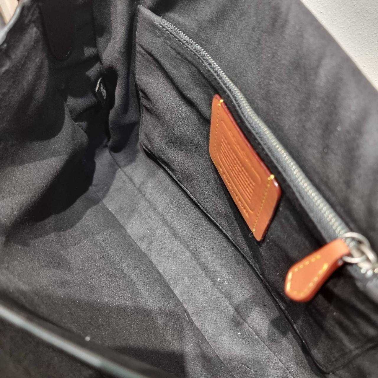 COACH Soft Tabby Messenger In Signature Canvas C8430 CH769 ไอเท็มที่หนุ่มๆต้องไม่พลาด กระเป๋าทรงแมสเซนเจอร์ใบใหญ่กำลังพอดี พร้อมด้วยสายสะพาย 2 เส้น